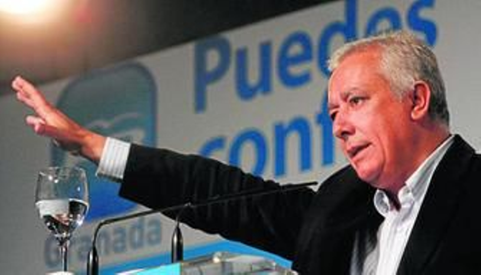 Javier Arenas, ayer durante un momento de su intervención en Granada.