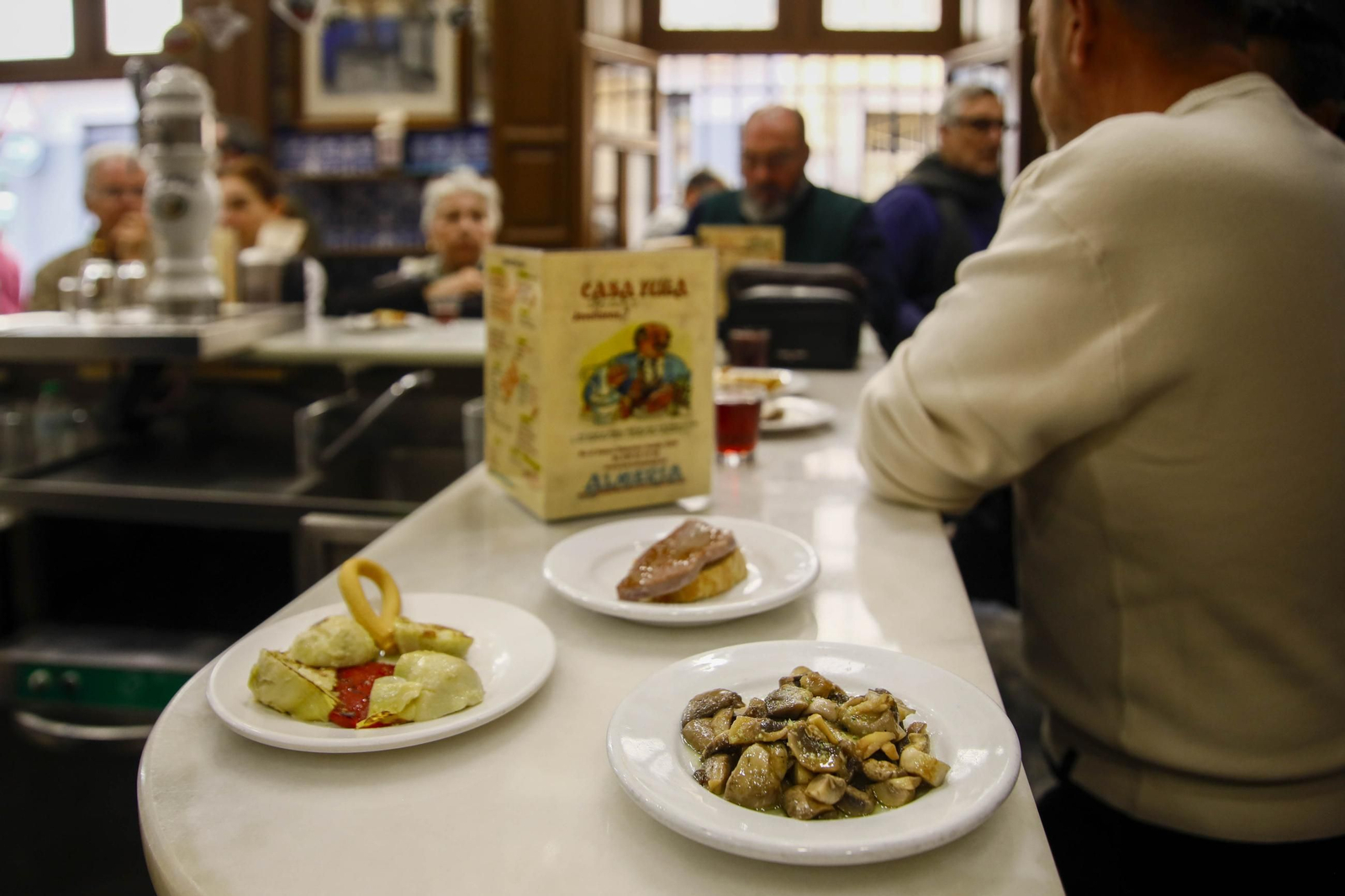 Bodegas y tabernas castizas de Almería, en imágenes