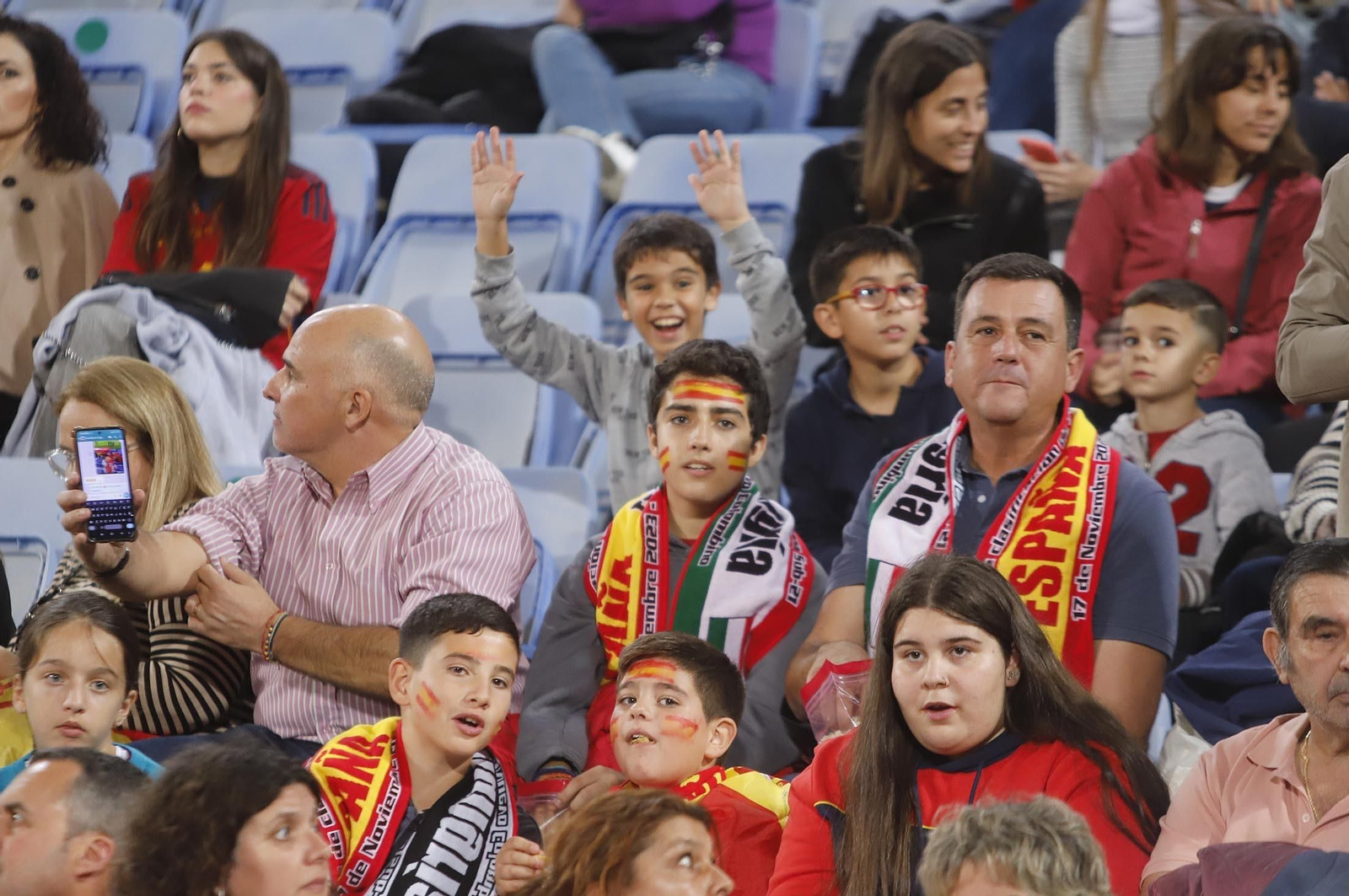 Gran ambiente para ver la selección española sub-21 en Huelva
