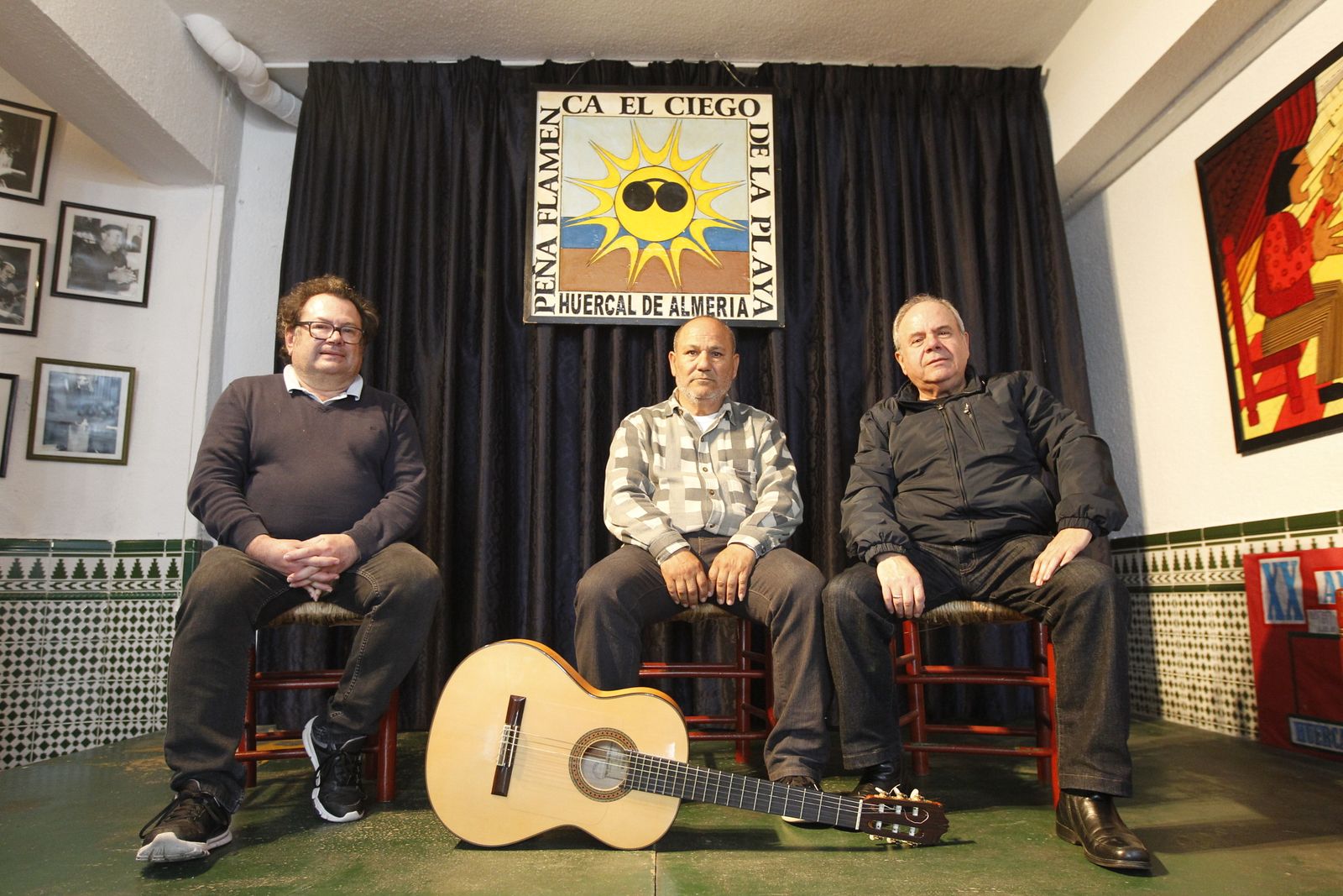 Norberto Torres, Emilio Fernández y Gerardo Parra, en la Peña Flamenca El Ciego de la Playa de Huércal de Almería