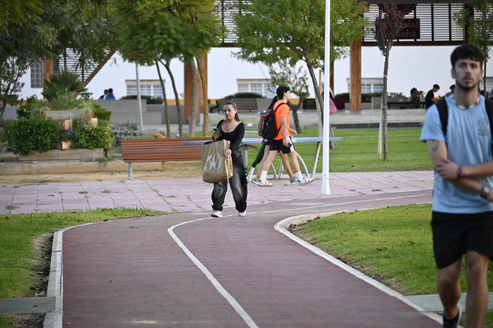 Ambiente en la Universidad del Carmen de Huelva, en imágenes