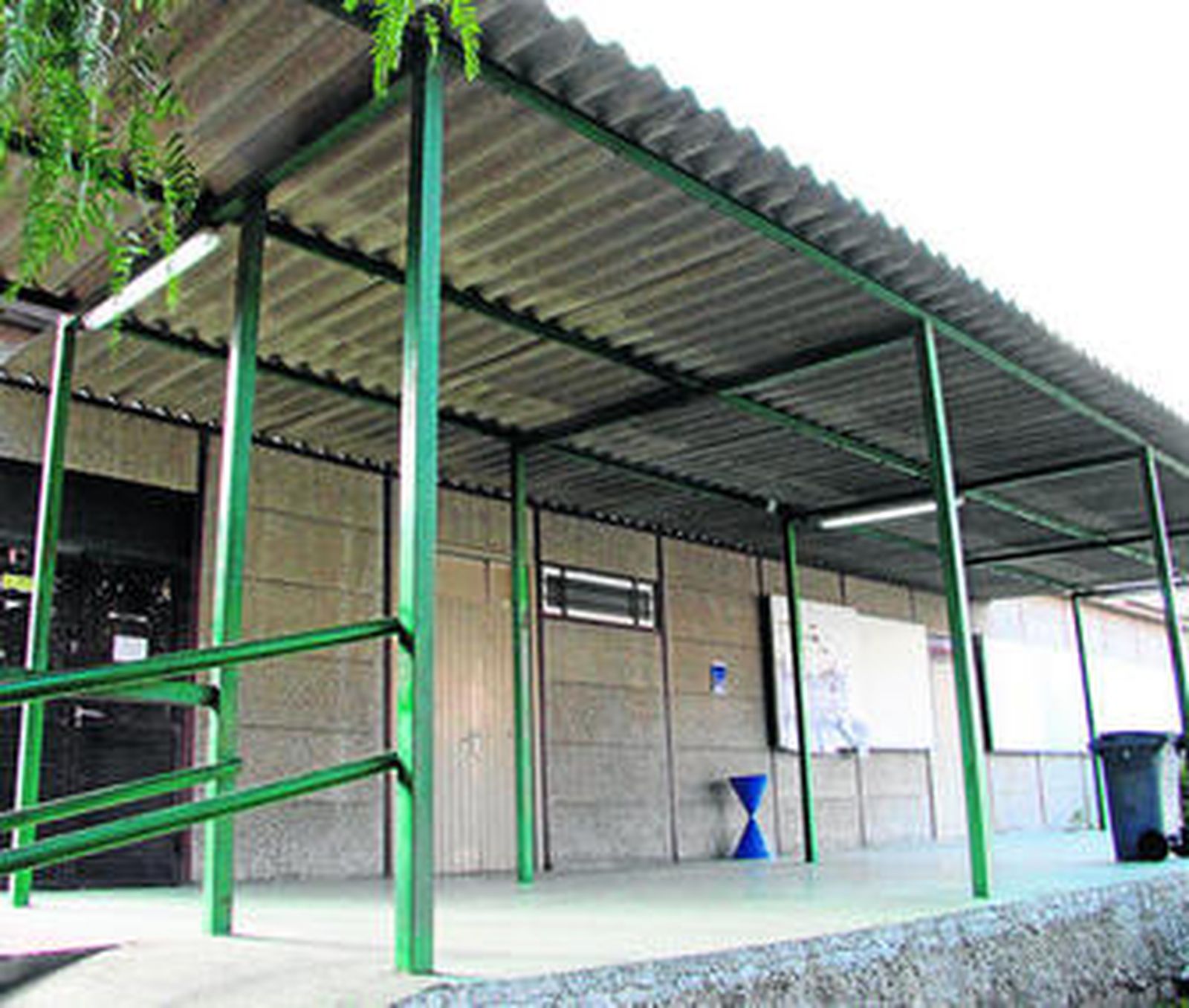 Imagen de uno de los barracones de la antigua Escuela de Empresariales.