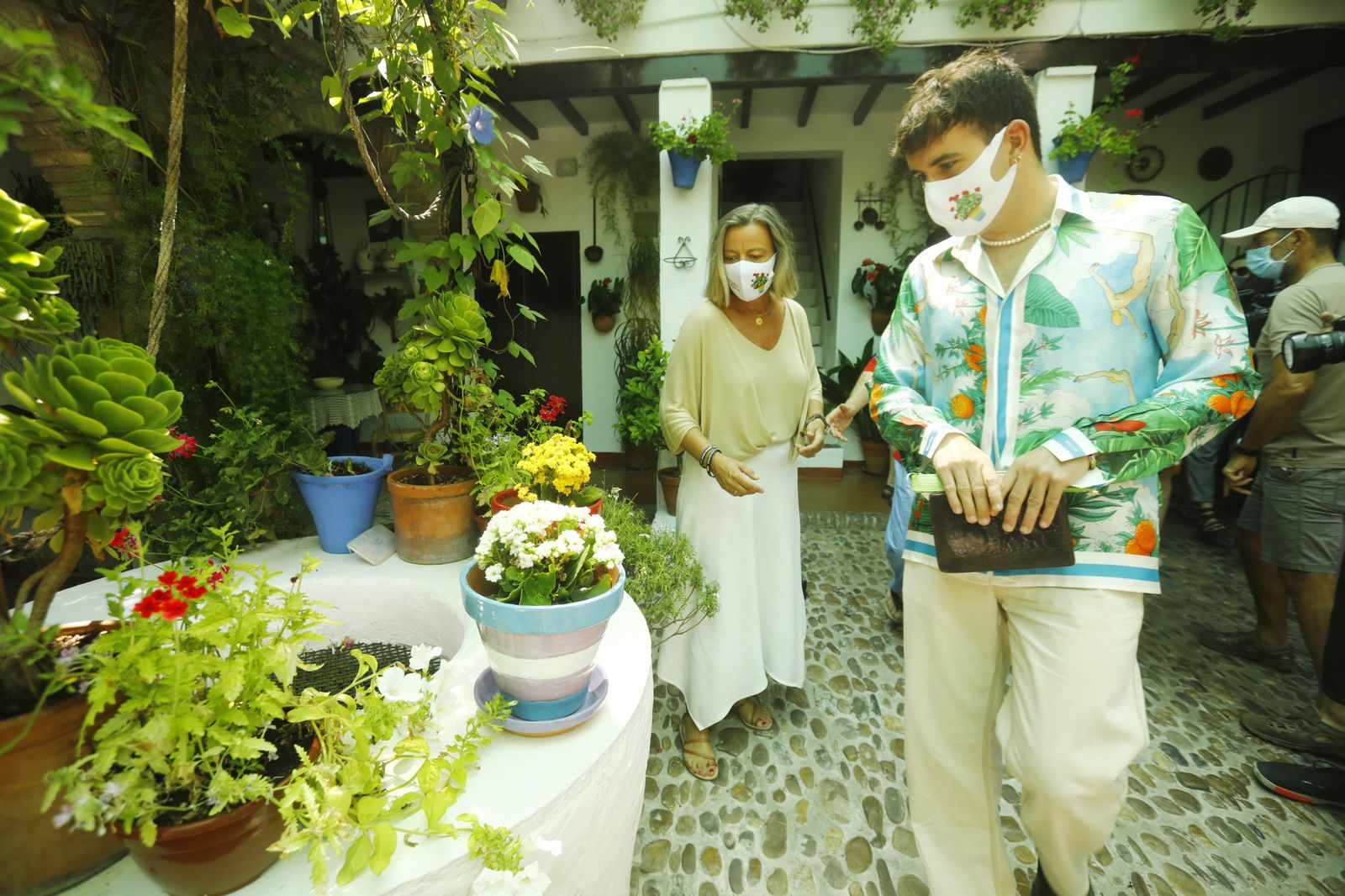 La visita de Lorenzo Caprile y Palomo Spain a los Patios de Córdoba, en imágenes