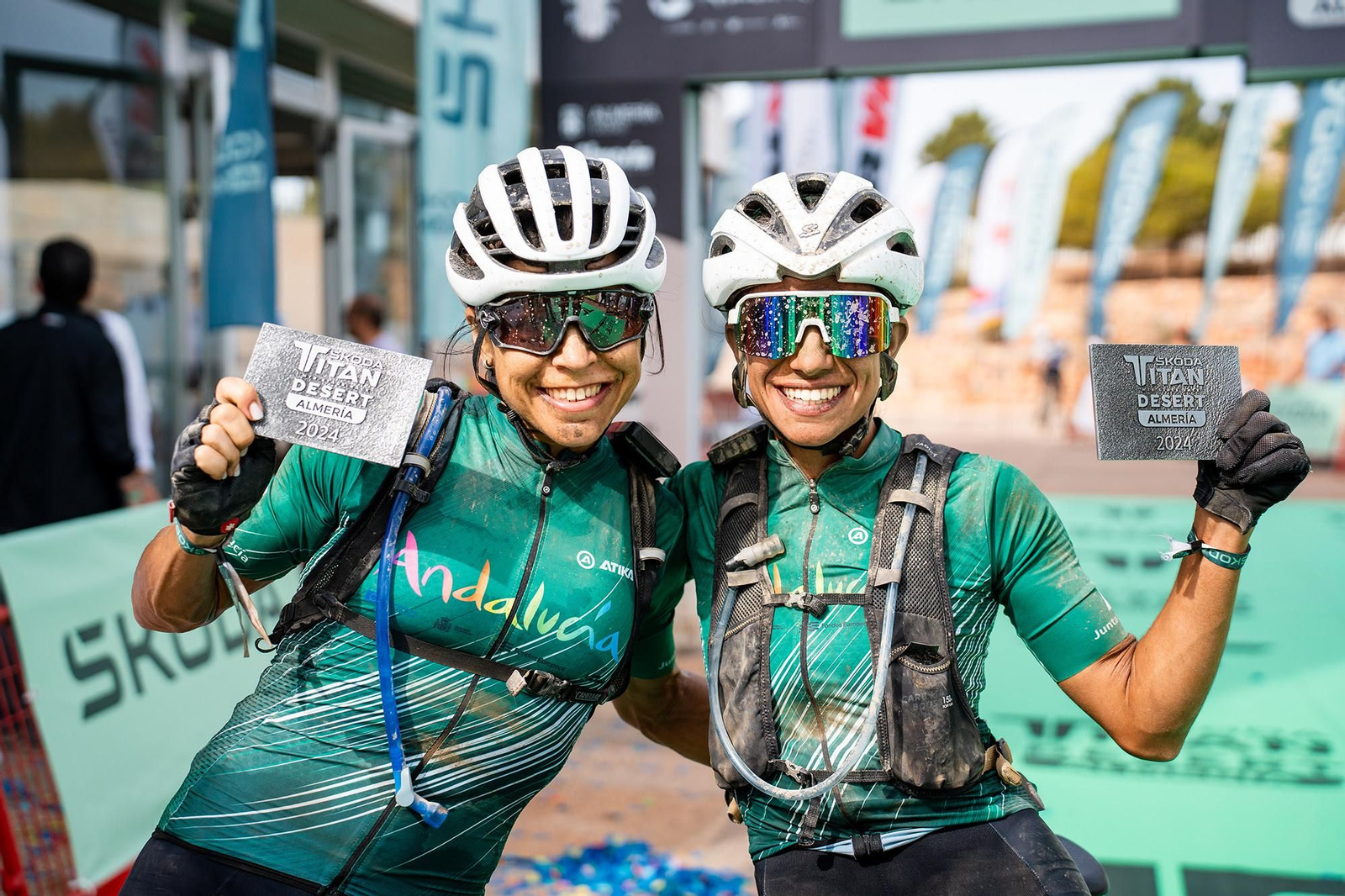 Representantes de la Junta de Andalucía en la Titan Desert Almería 2024