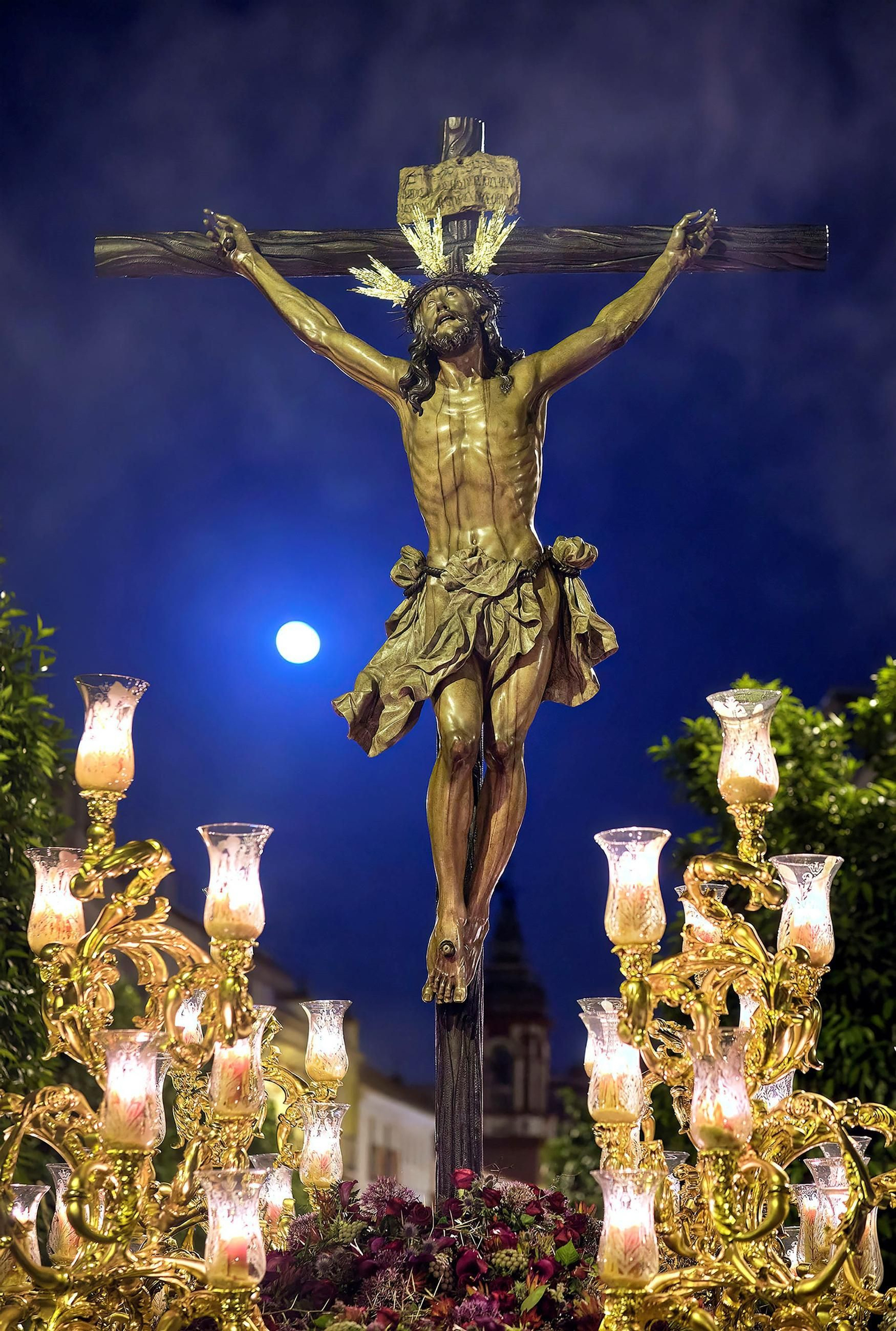 El Cachorro con la primera luna llena de la primavera.