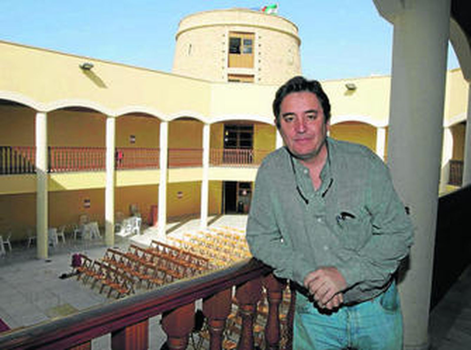 Luis García Montero, en el Castillo de Santa Ana.