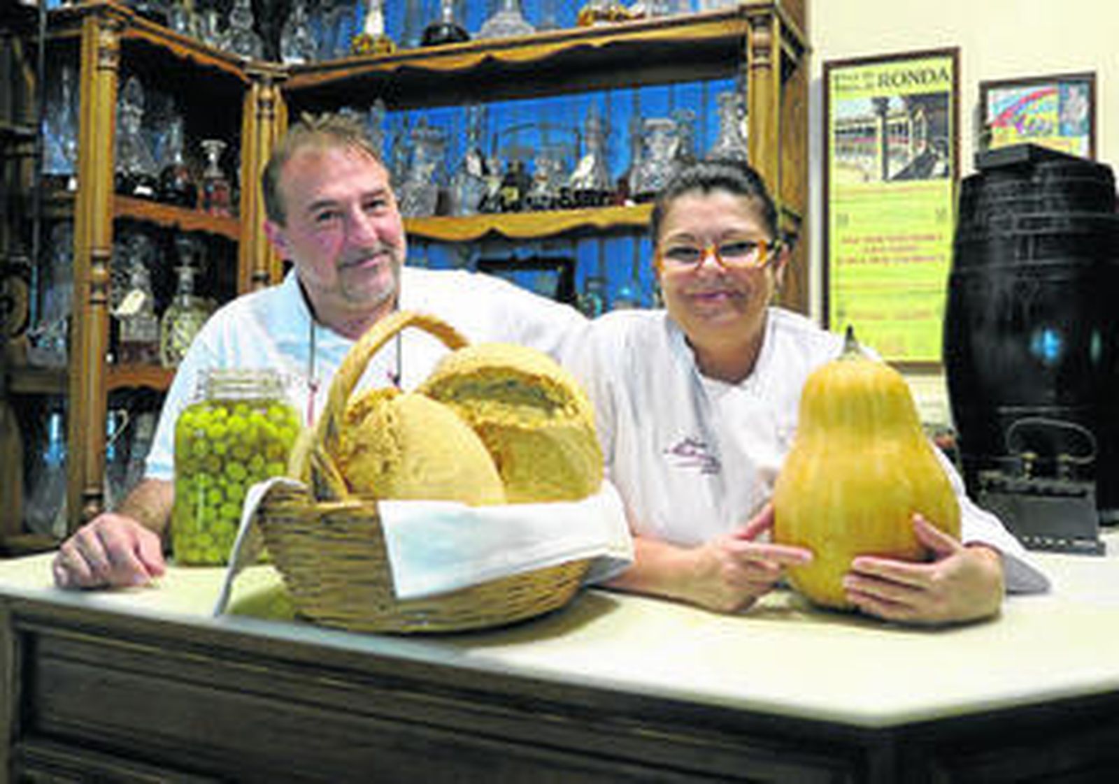 Juan Carlos Almazo y Petri Benítez regentan la Venta Melchor, en El Colorado.