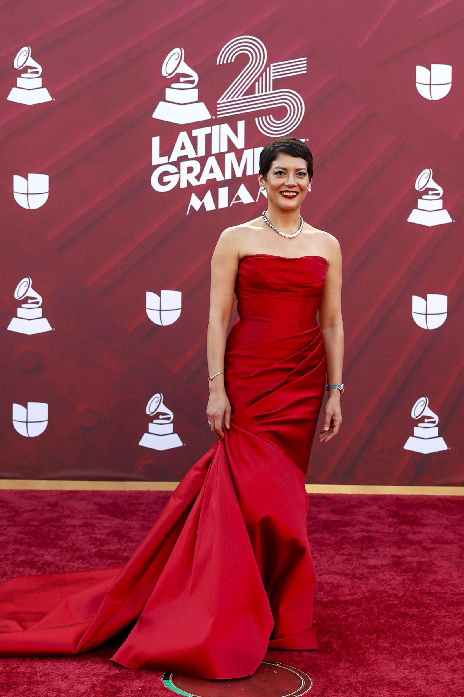 Todos los famosos, tendencias y curiosidades en la alfombra roja de la 25 edición de los Grammy Latinos