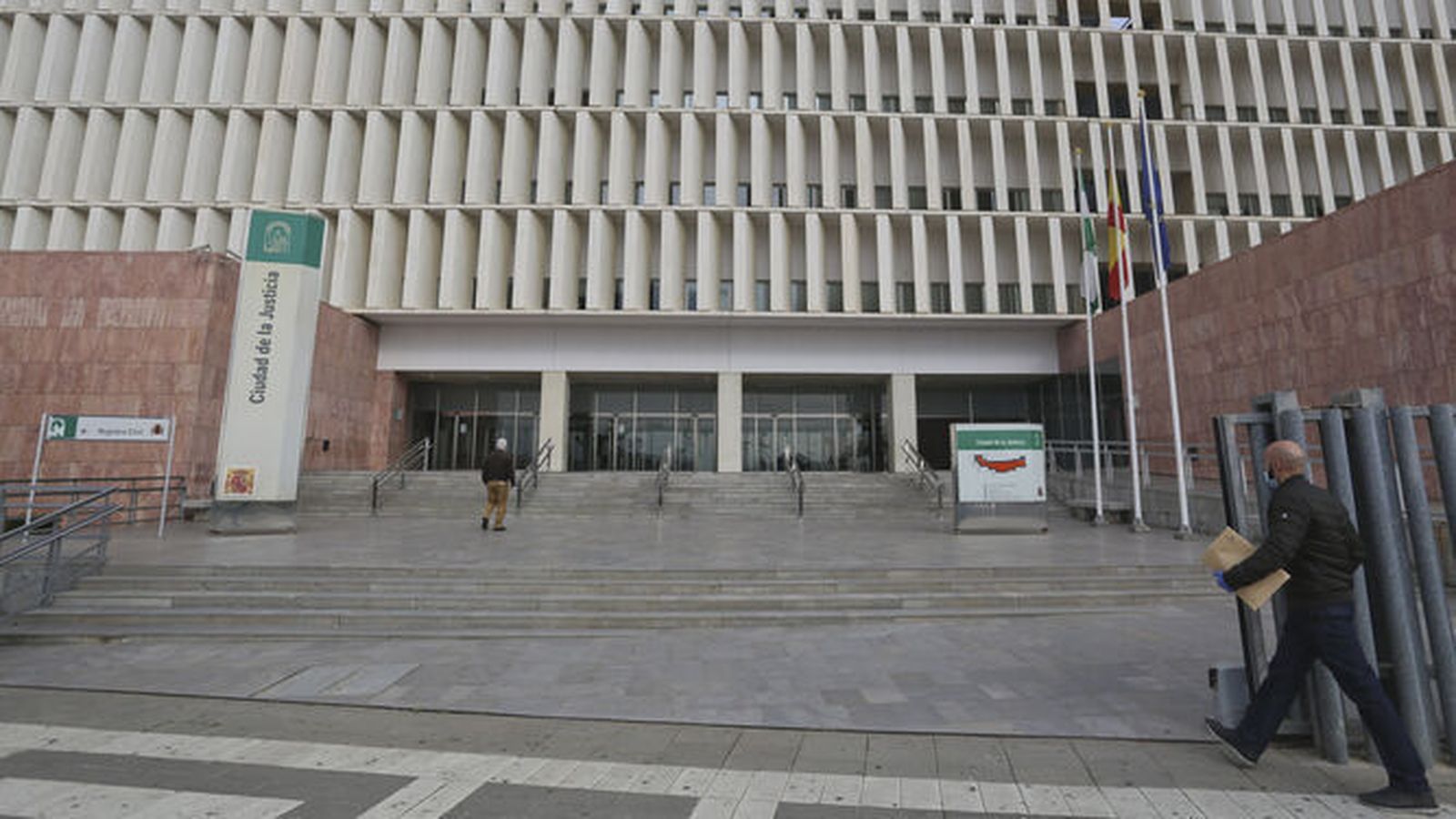 Entrada principal de la Ciudad de la Justicia de Málaga.