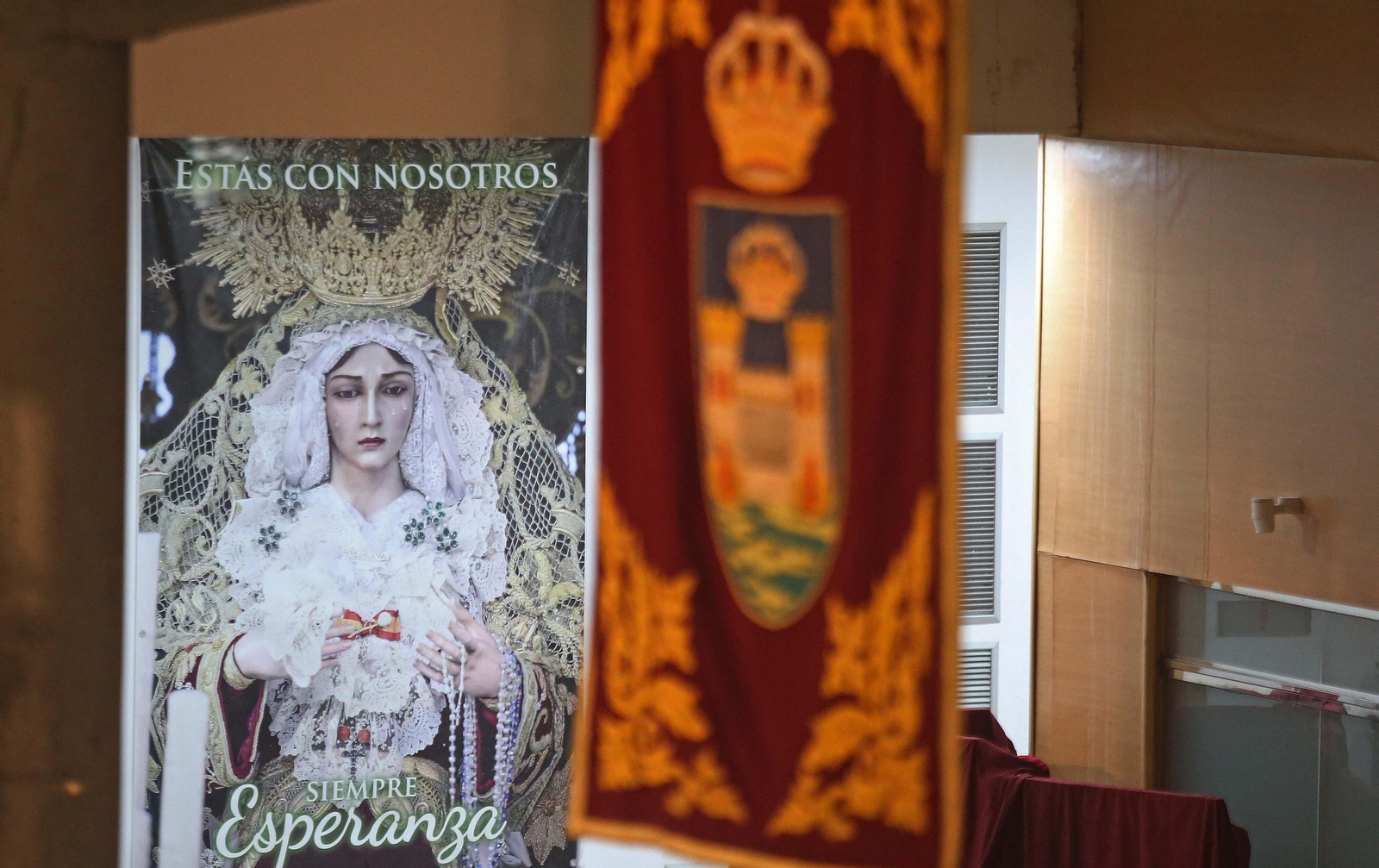 Fotos de la exposición de enseres cofrades en La Línea