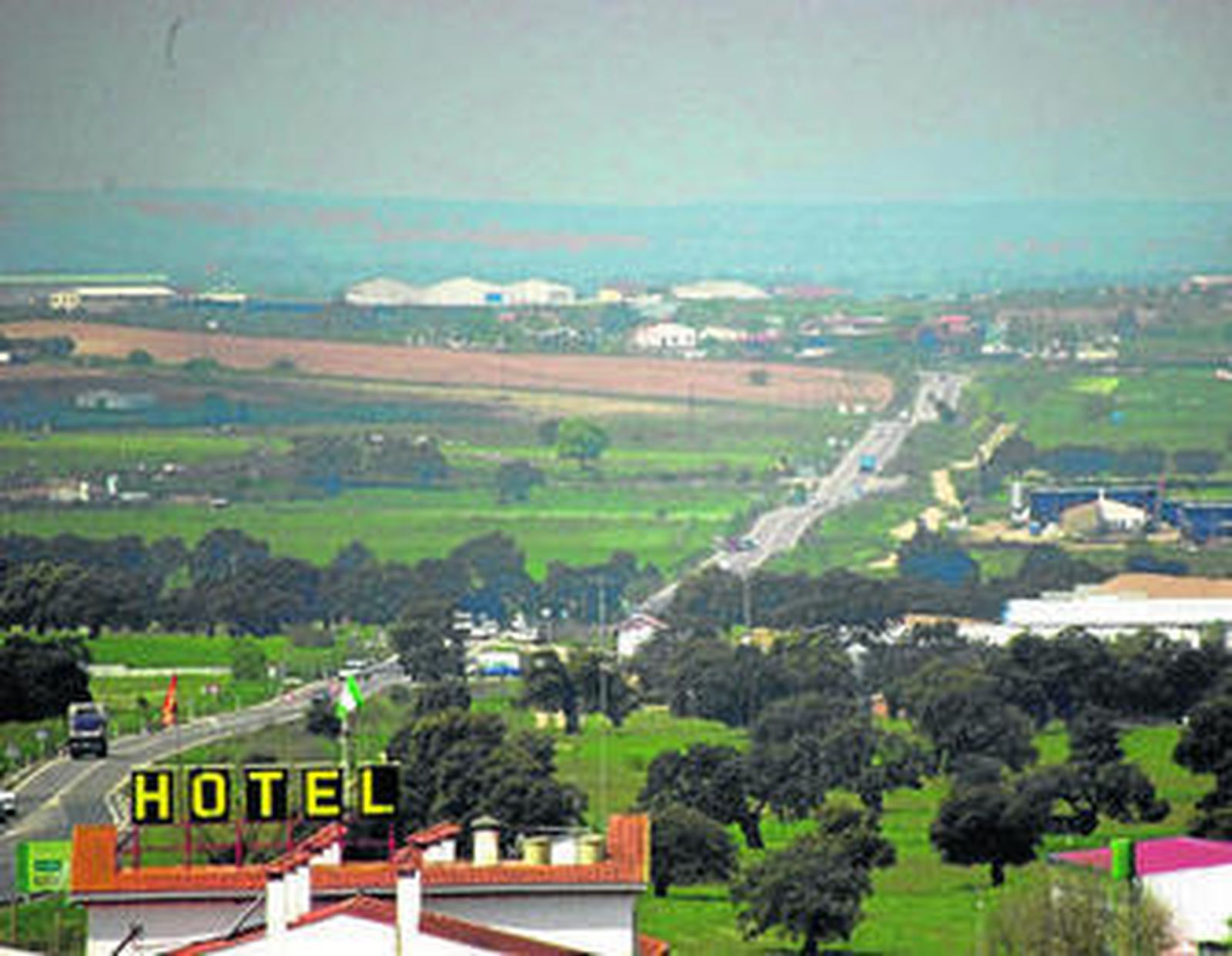 La carretera A-420, a su paso por Alcaracejos.