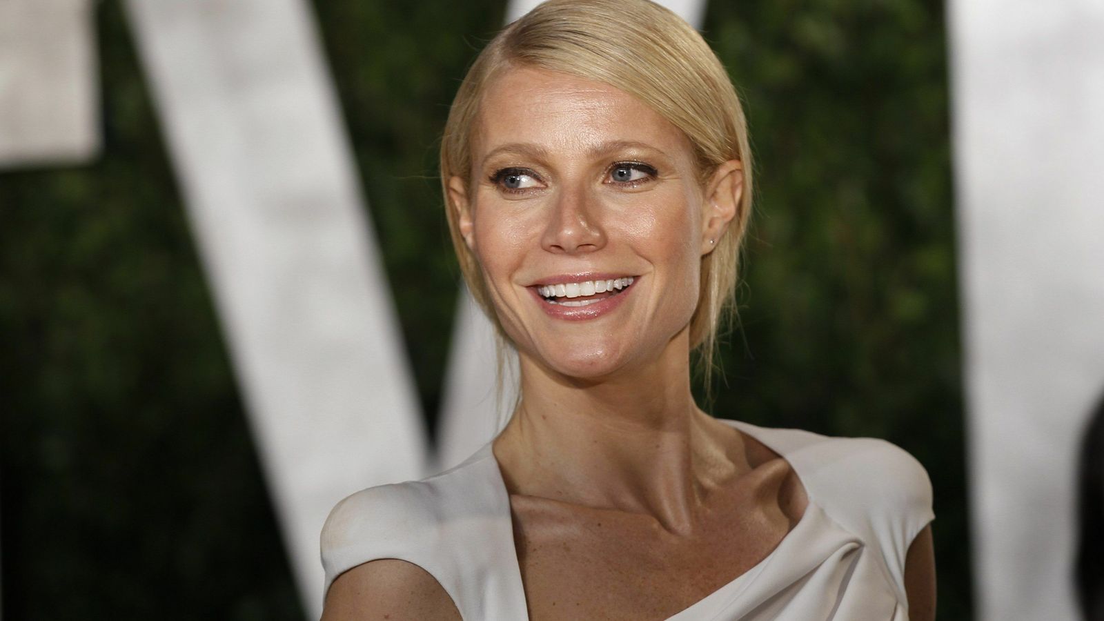 Gwyneth Paltrow es otra de las famosas a la que le suelen aparecer ojeras.