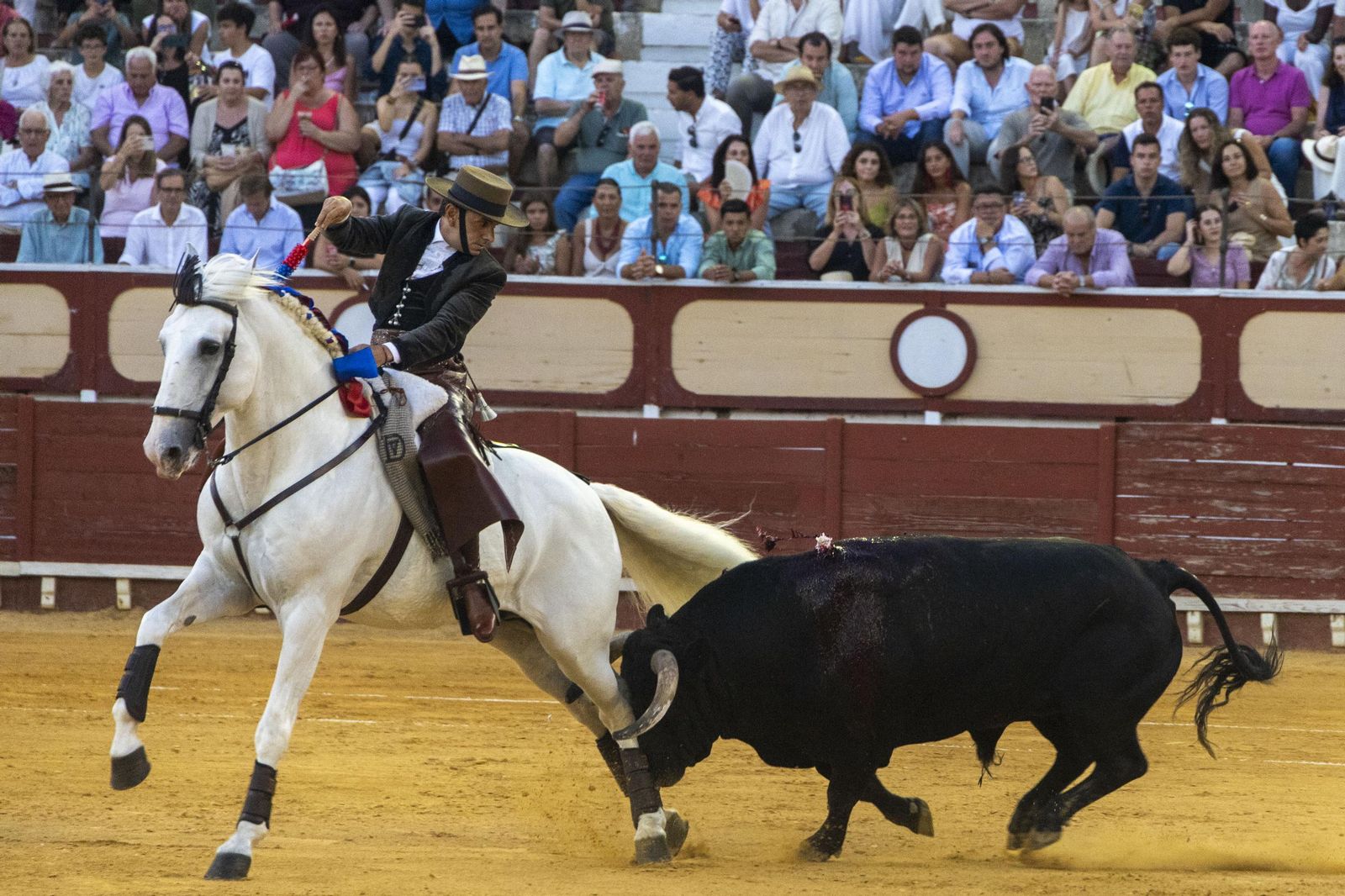 Las imágenes de la corrida de toros en El Puerto: puerta grande para Talavante