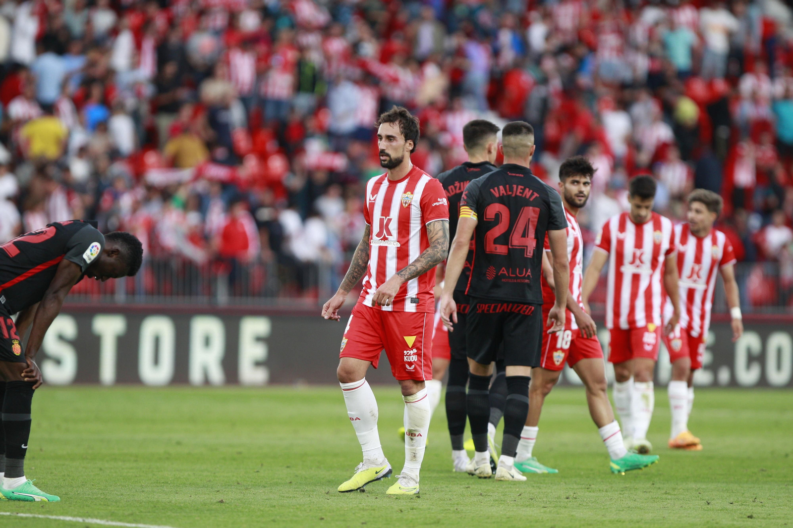Íñigo Eguaras durante el partido que enfrentó a los rojiblancos con el Mallorca la pasada temporada.