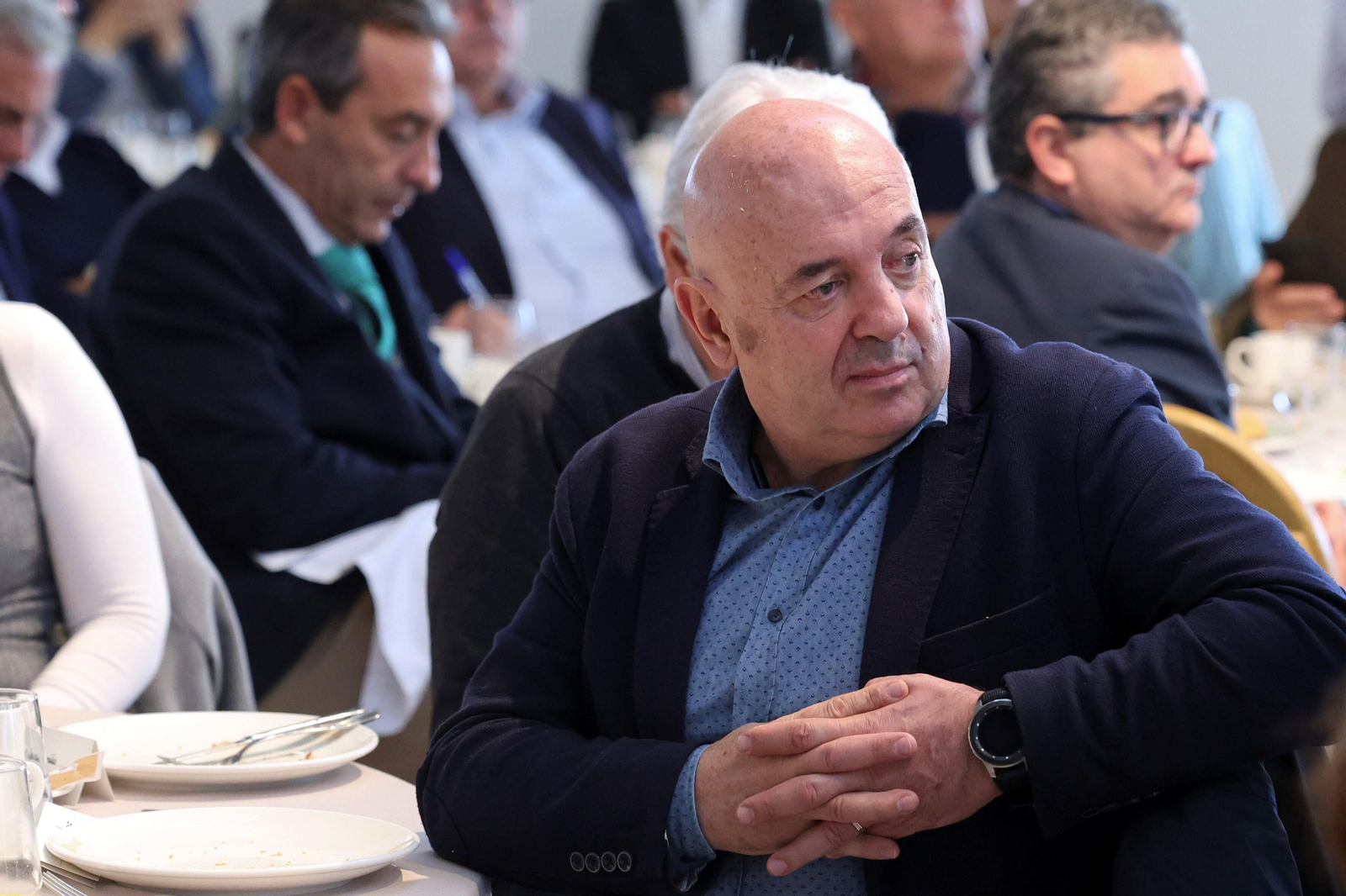 Las fotos que deja el desayuno-coloquio con el alcalde de Vélez-Málaga