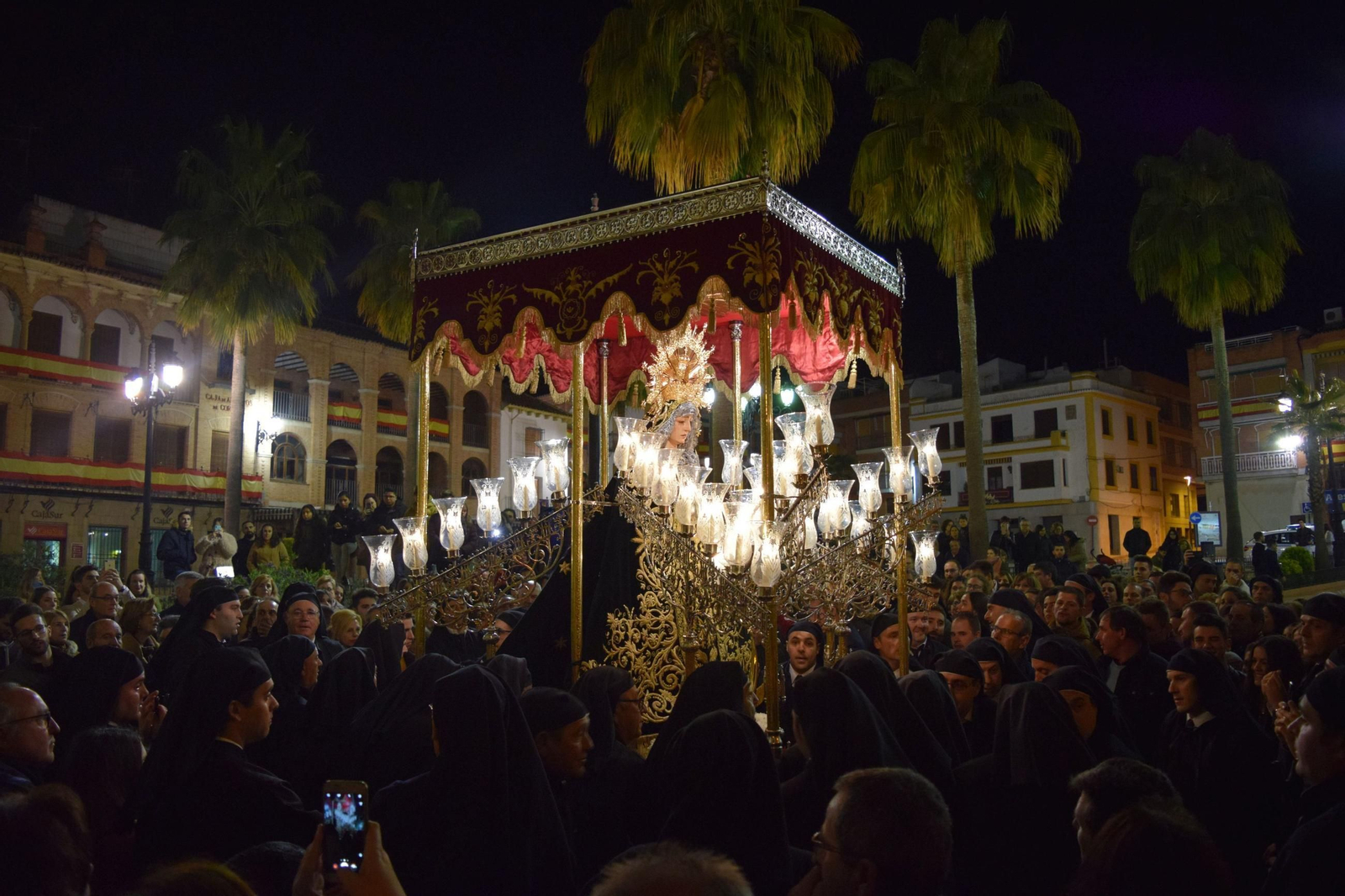 La Virgen de los Dolores es la primera procesión de la Semana Santa tosiriana. La Virgen de los Dolores es la primera procesión de la Semana Santa tosiriana.