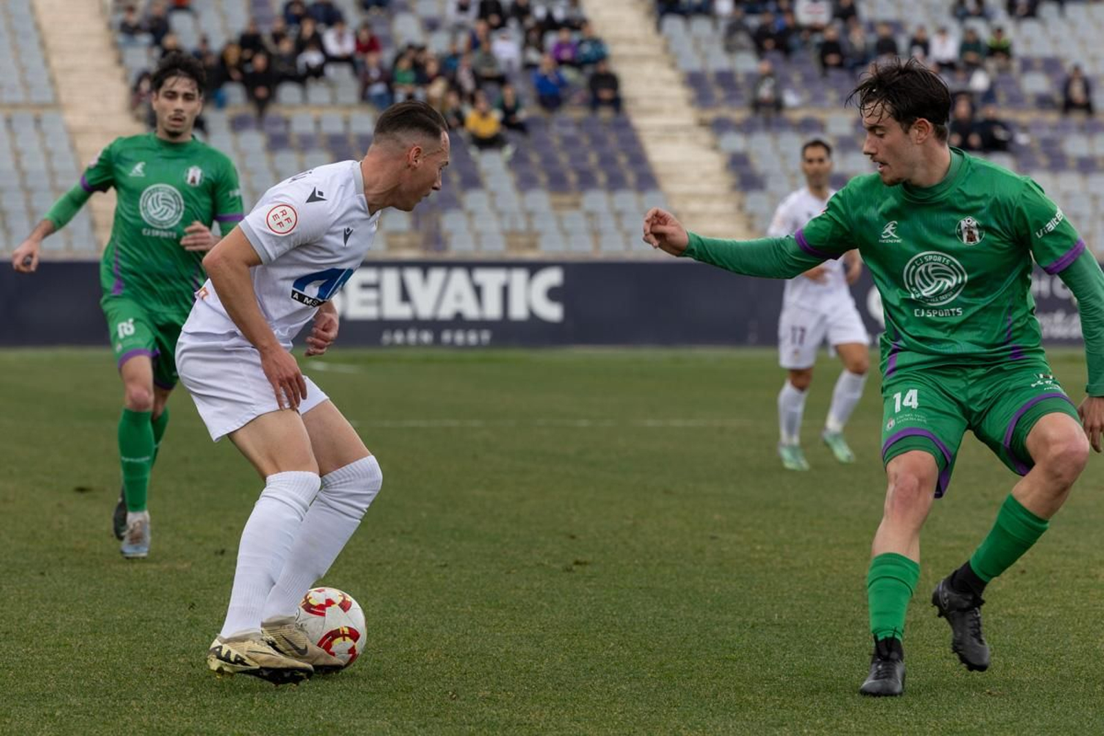 La emoción del triunfo in extremis del Real Jaén ante el Atlético Mancha Real, en imágenes