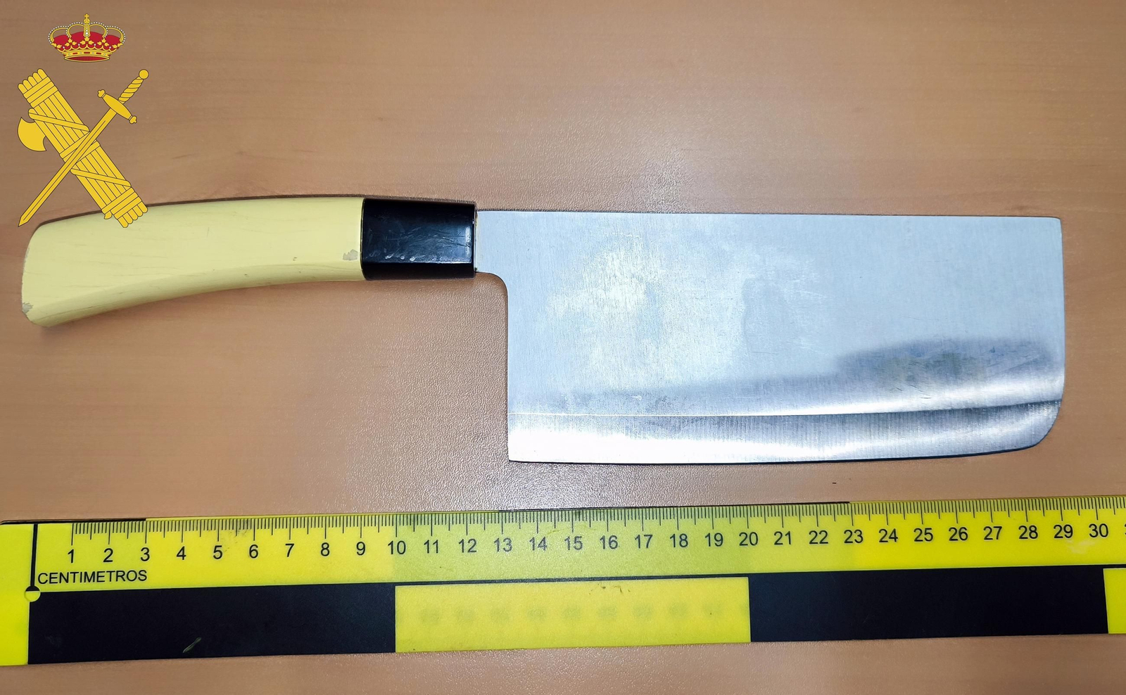Uno de los cuchillos utilizados por el detenido. Uno de los cuchillos utilizados por el detenido.