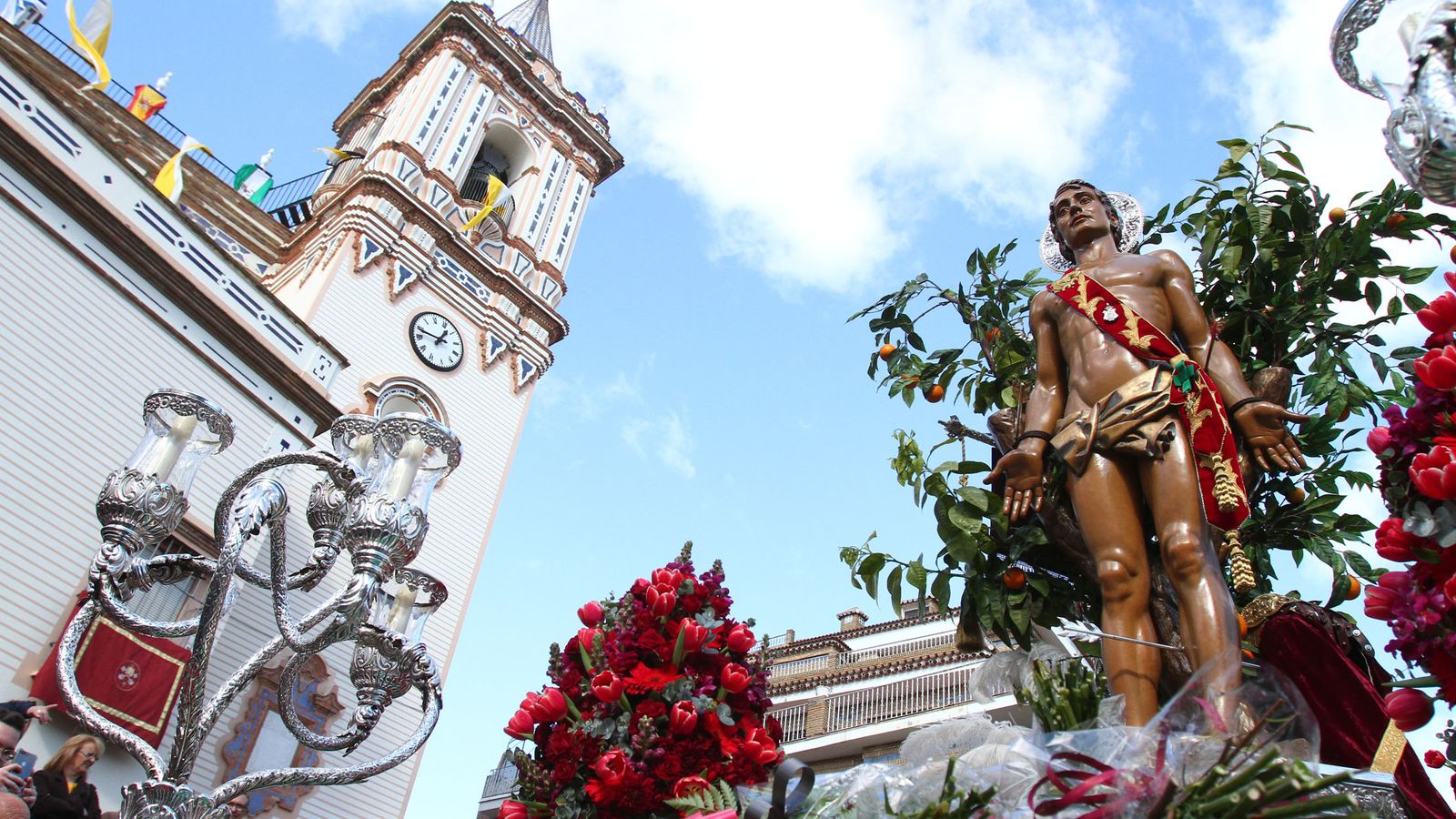 El Patrón a su paso por San Pedro.