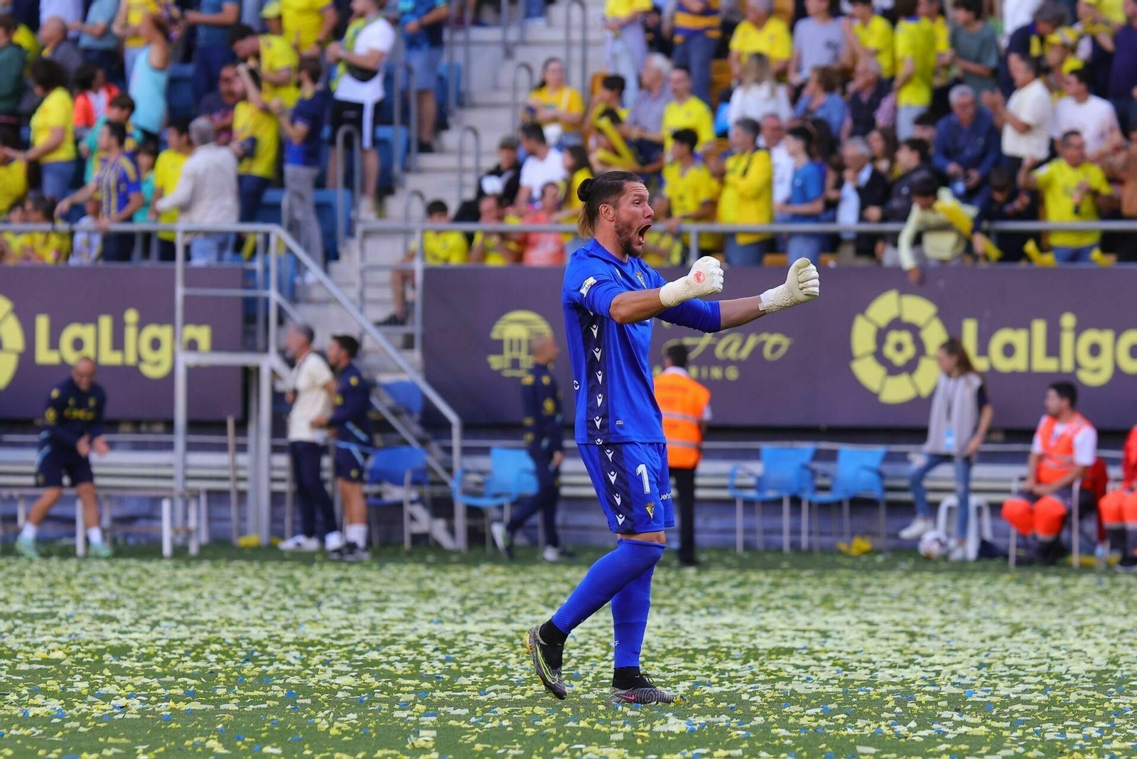 Conan Ledesma celebra la victoria al término del partido. Conan Ledesma celebra la victoria al término del partido.