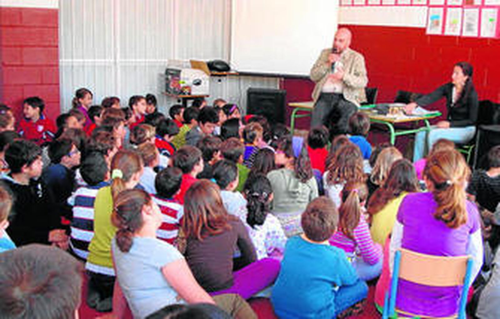 El colegio La Gaviota ha organizado lecturas de poemas para sus alumnos.
