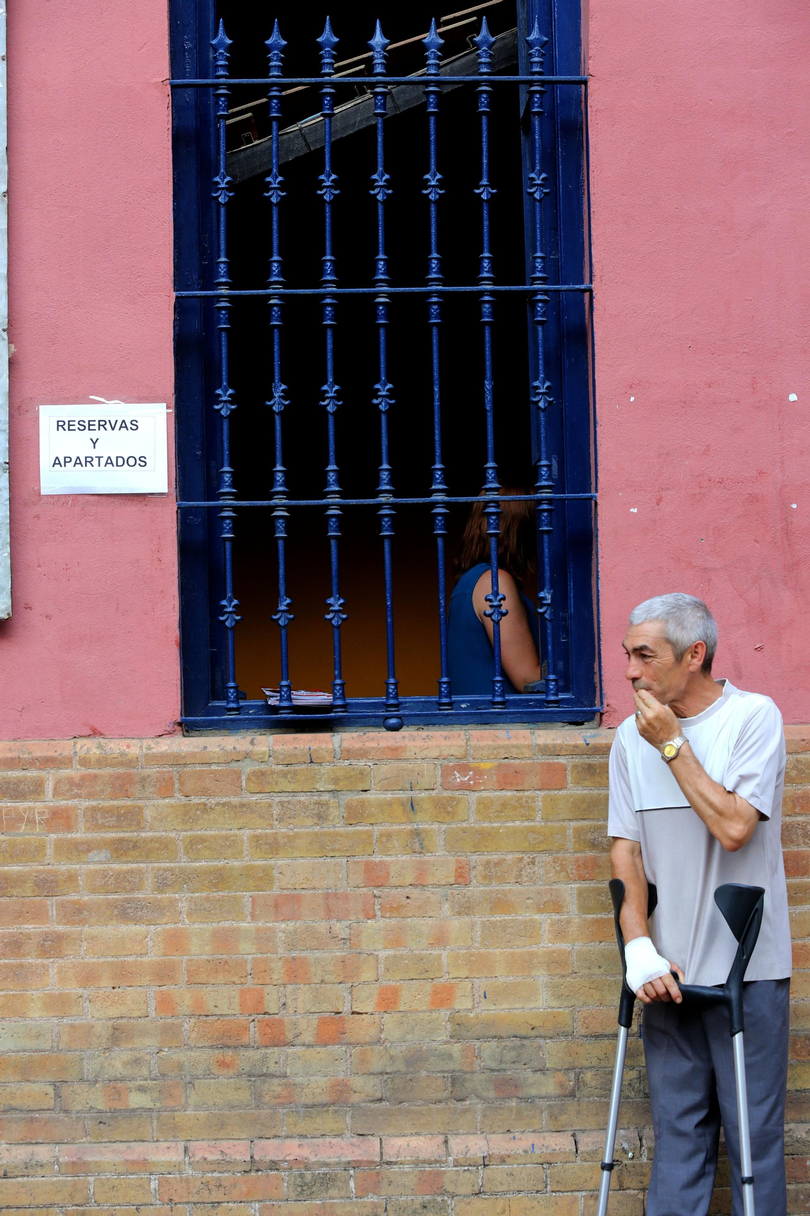 Ambiente en la Plaza de Toros de la Merced