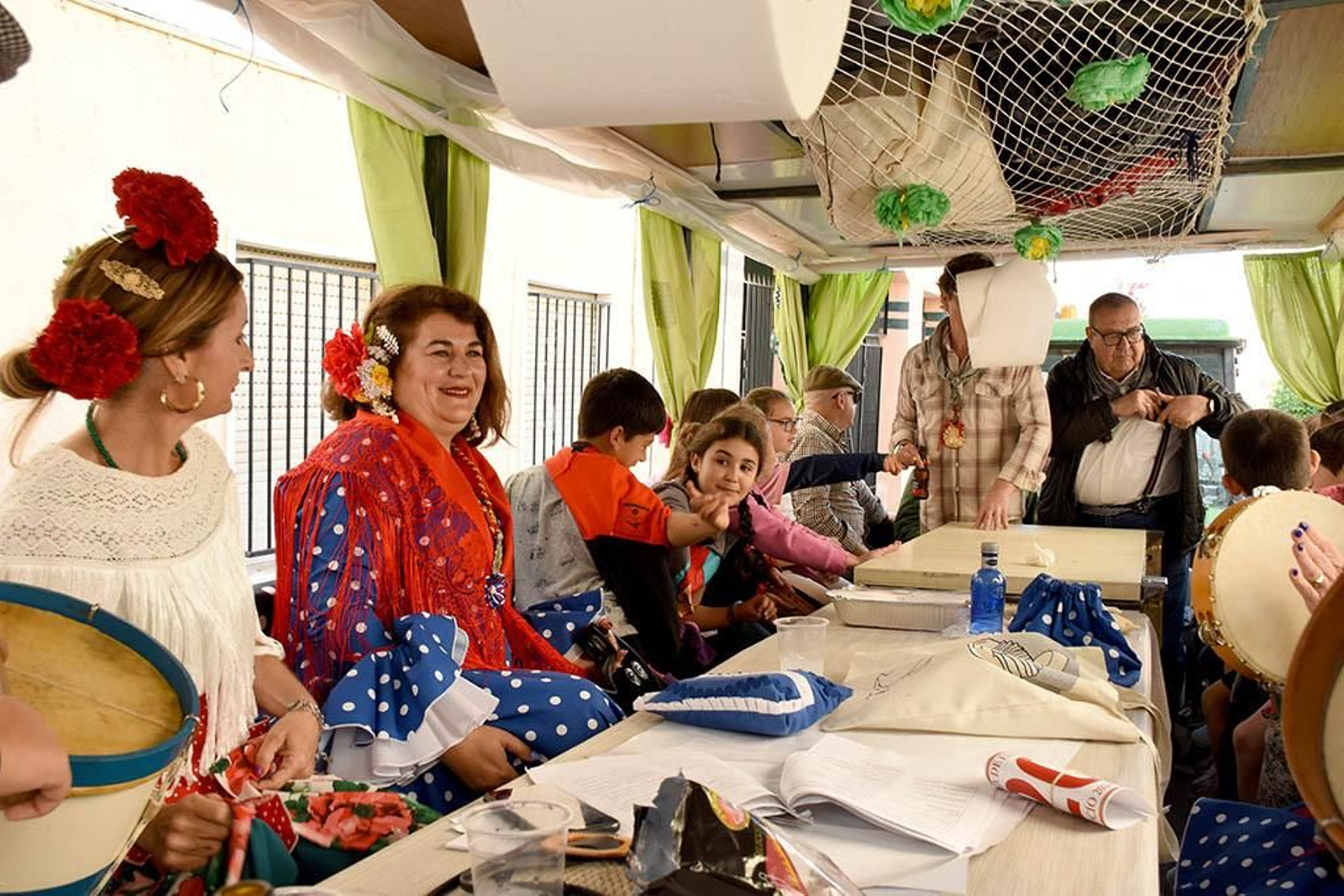 Las mejores imágenes de los peregrinos en la salida de Emigrantes