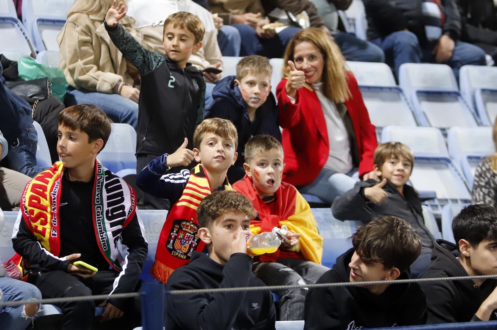 Gran ambiente para ver la selección española sub-21 en Huelva