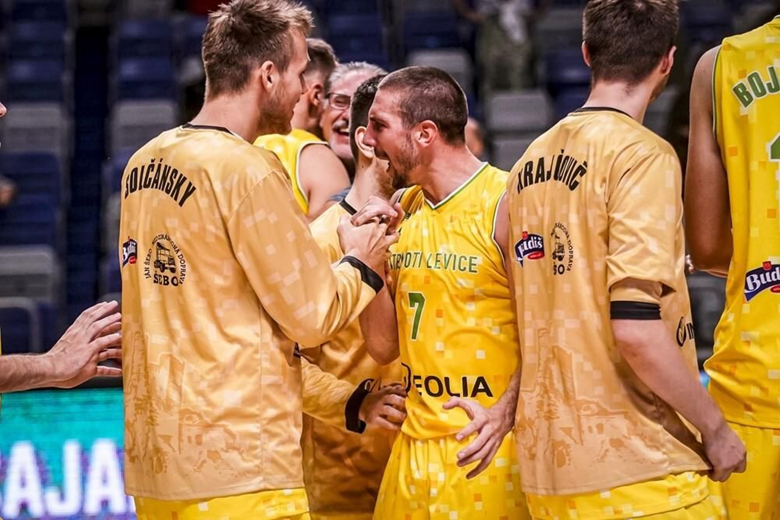 El Patrioti Levice celebra en el Carpena.