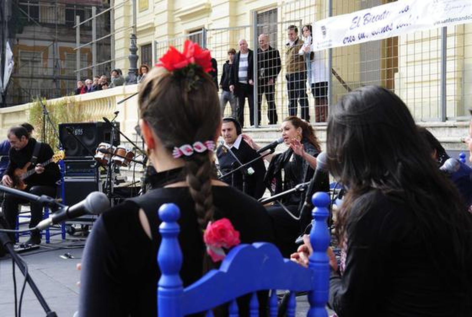 Miles de personas asisten al concierto navideño que Niña Pastori ofreció en la plaza del Rey de San Fernando. 

Foto: Elias Pimentel