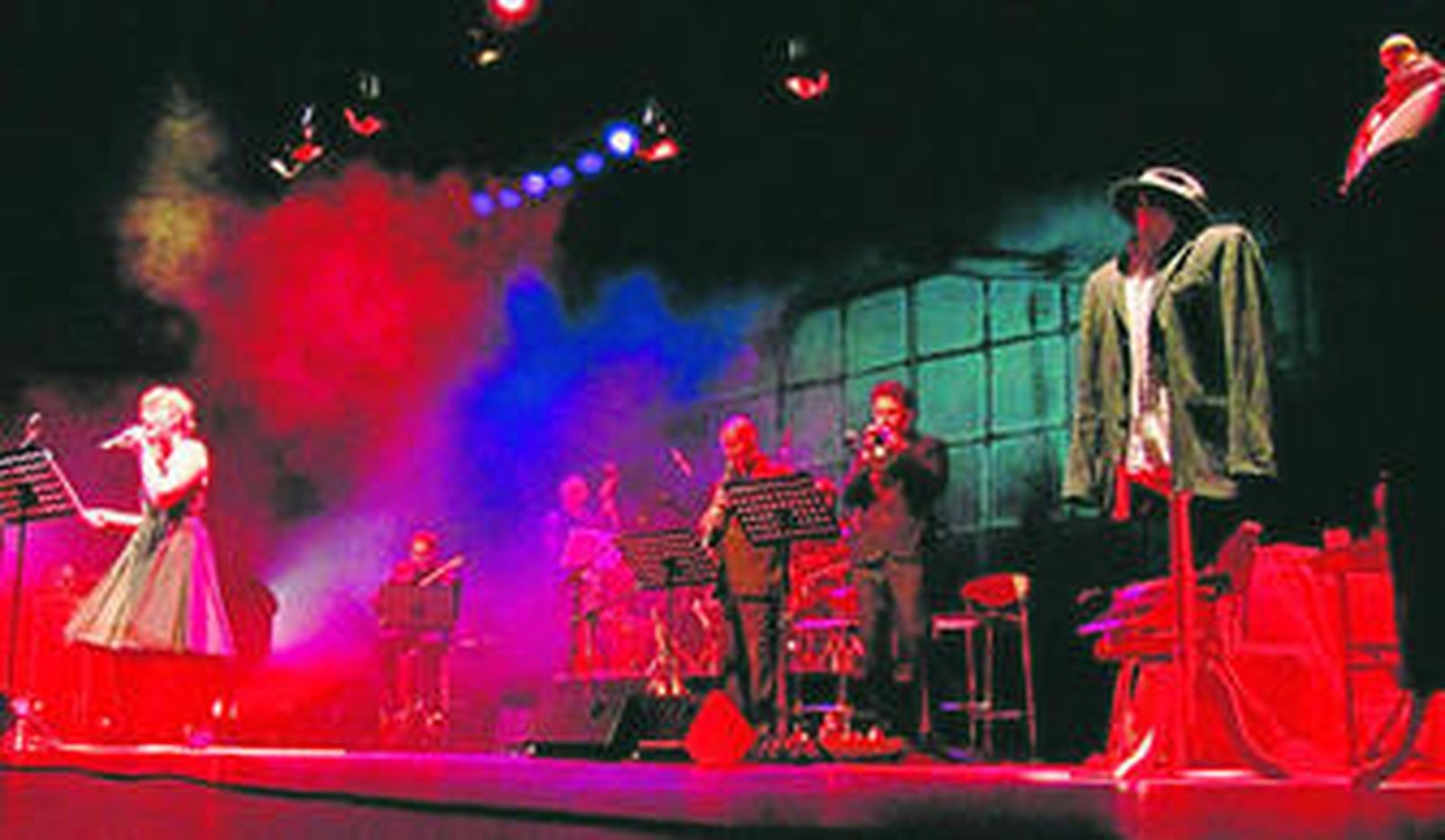 Los músicos de 'En la Rayuela', en formación.