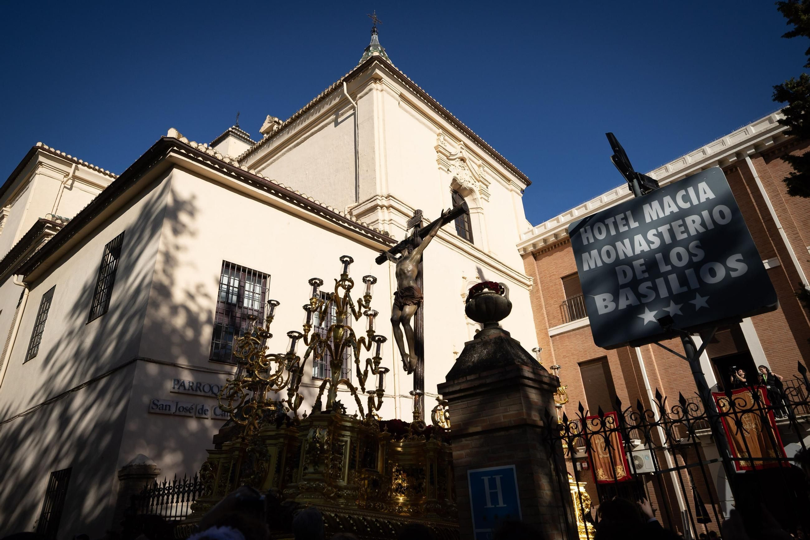 Las mejores fotografías de la salida de la Hermandad de los Escolapios 2025