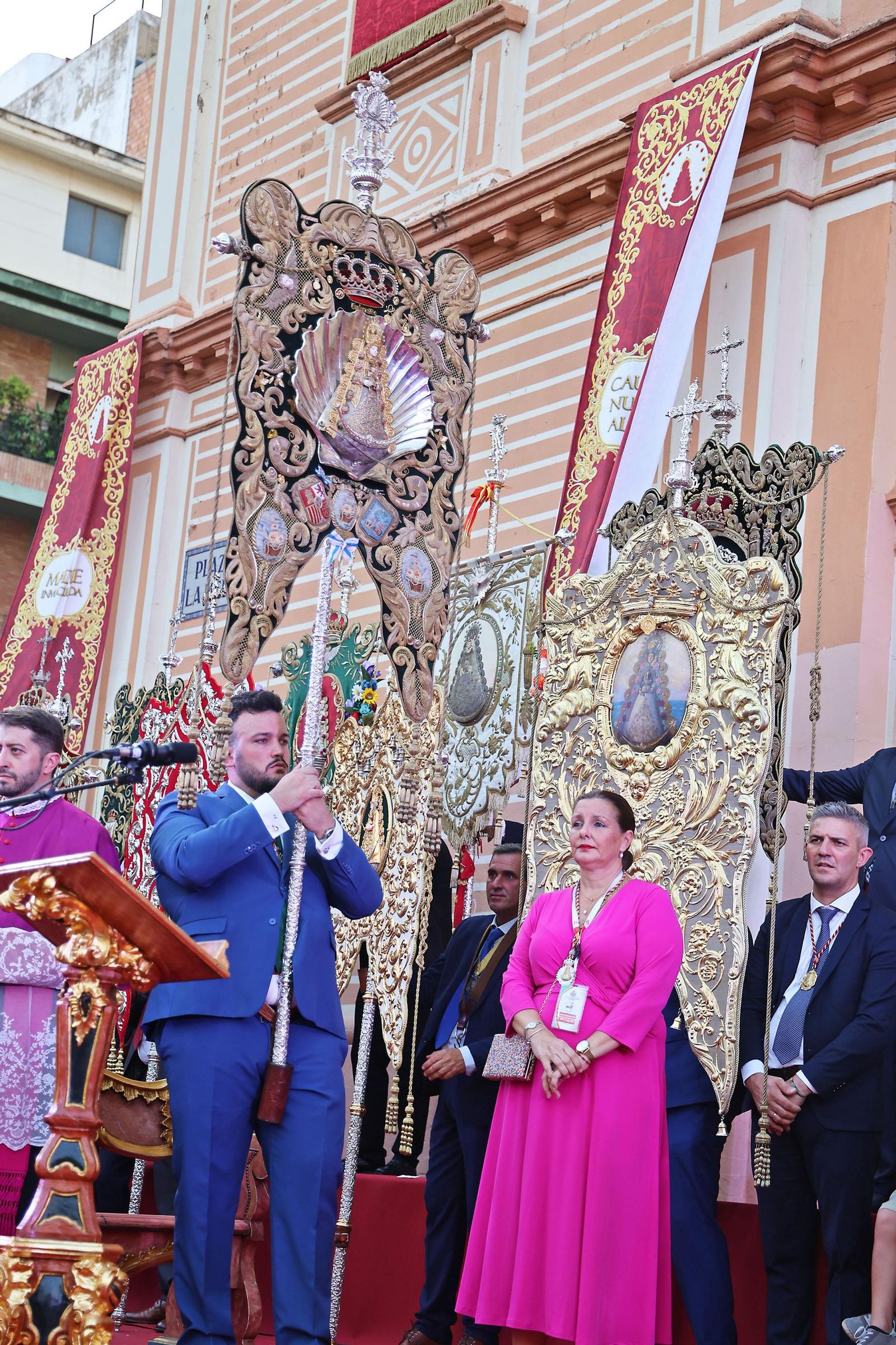 Imágenes del Rosario Jubilar rociero celebrado por las 25 hermandades filiales de la Matriz de Almonte en La Merced