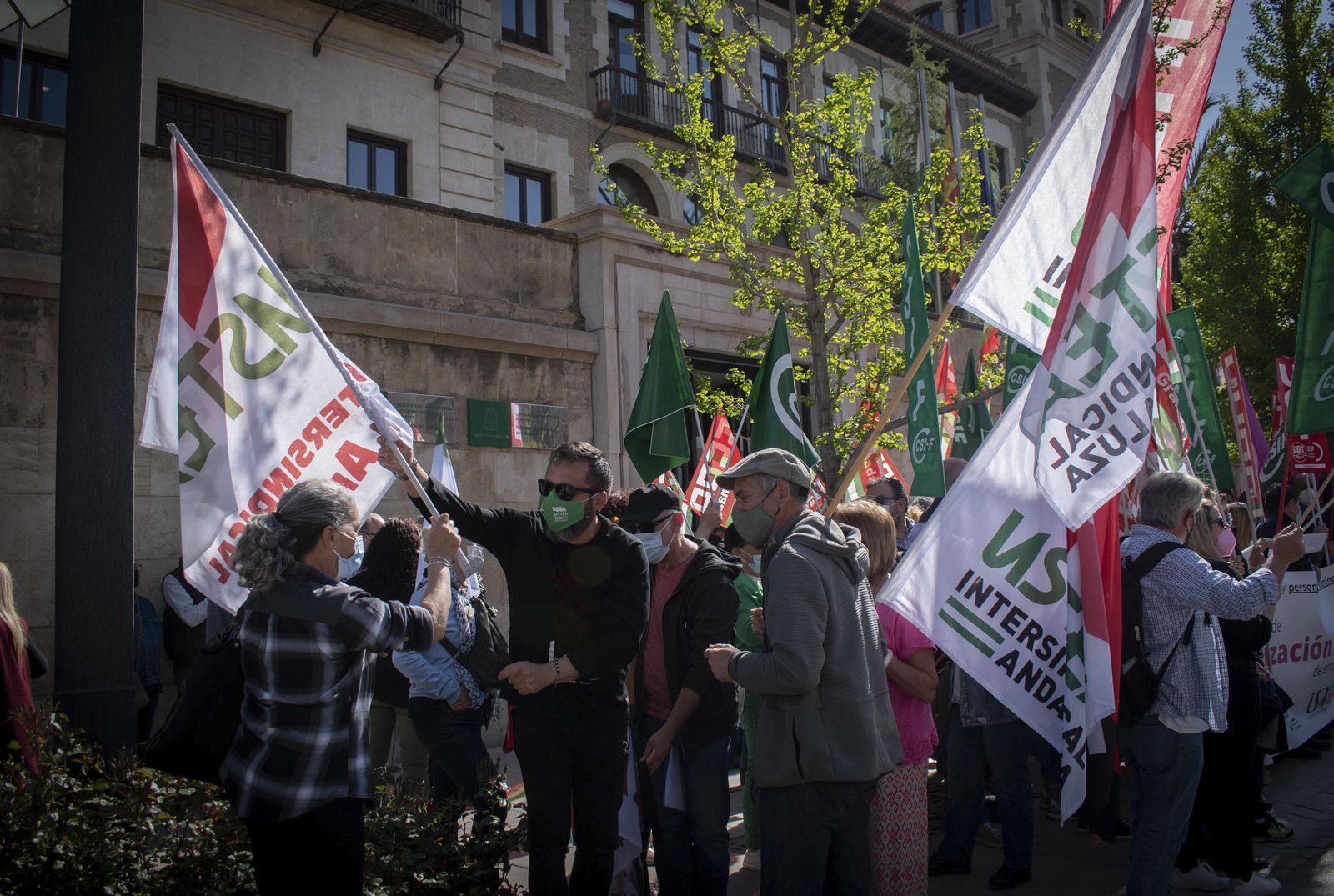 Concentración de cinco sindicatos bajo el título 'Contra el cese indiscriminado de empleadas y empleados públicos'