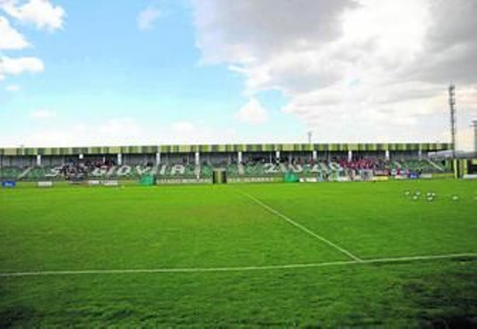 El estadio de La Albuera de Segovia, con capacidad para unos seis mil espectadores.