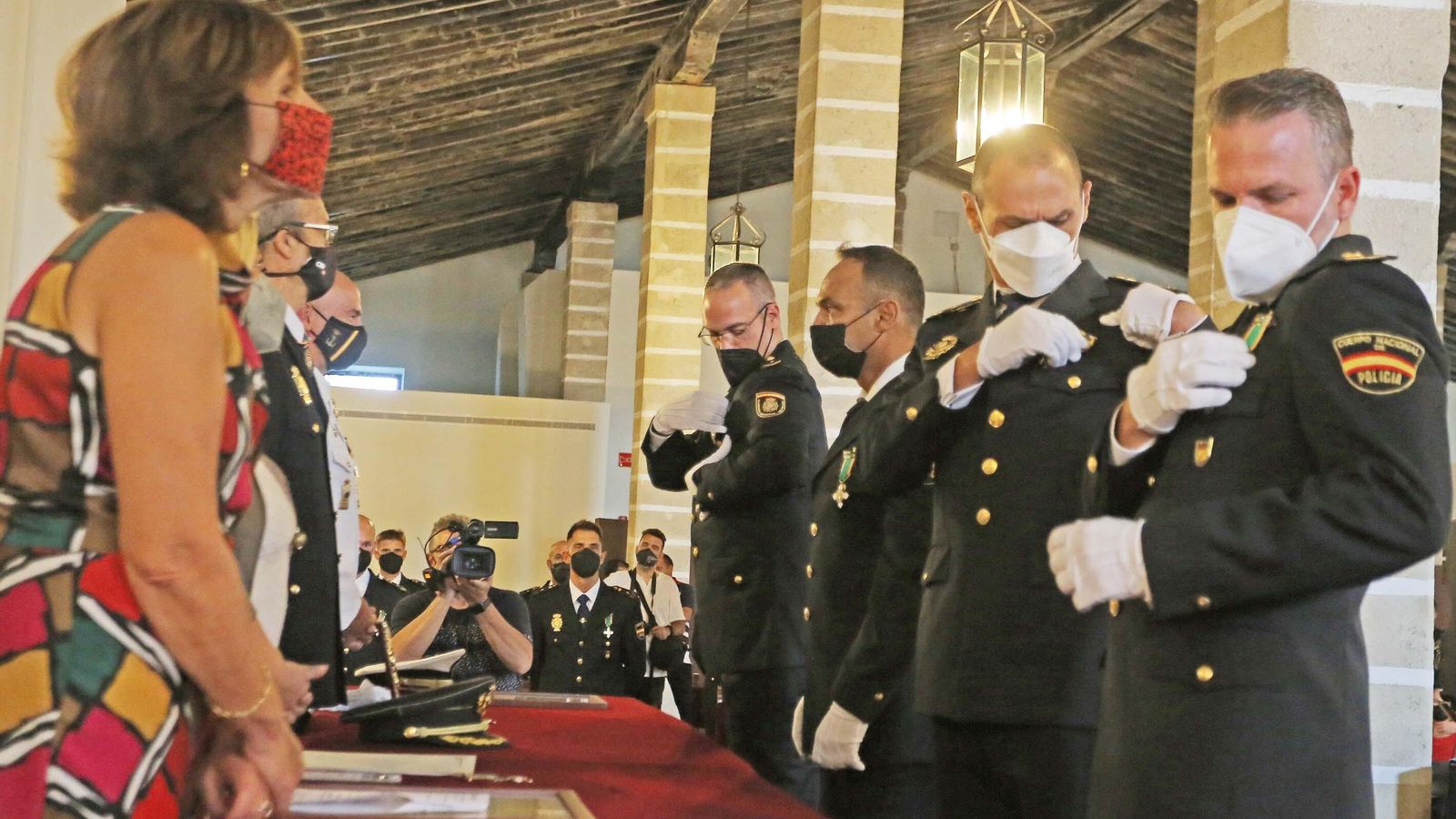 Agentes de la Comisaría de Jerez condecorados durante el acto.