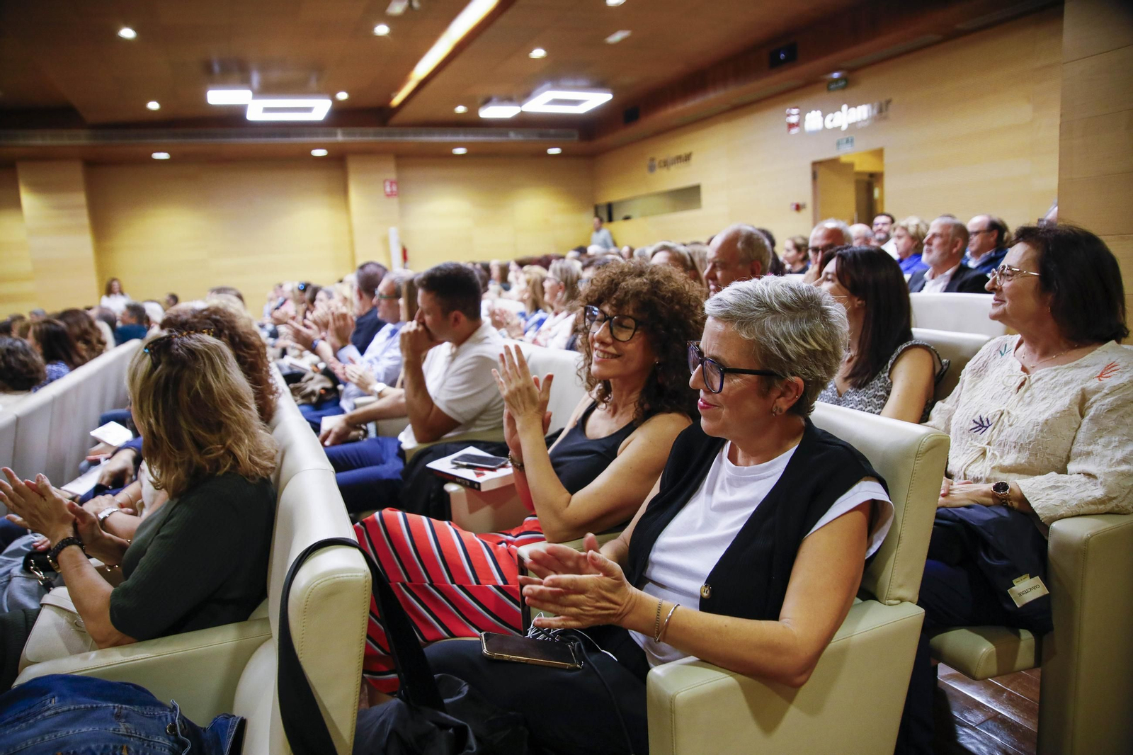 Carmen Mola presenta su libro "El clan" en la Casa de las mariposas de Almería, en imágenes
