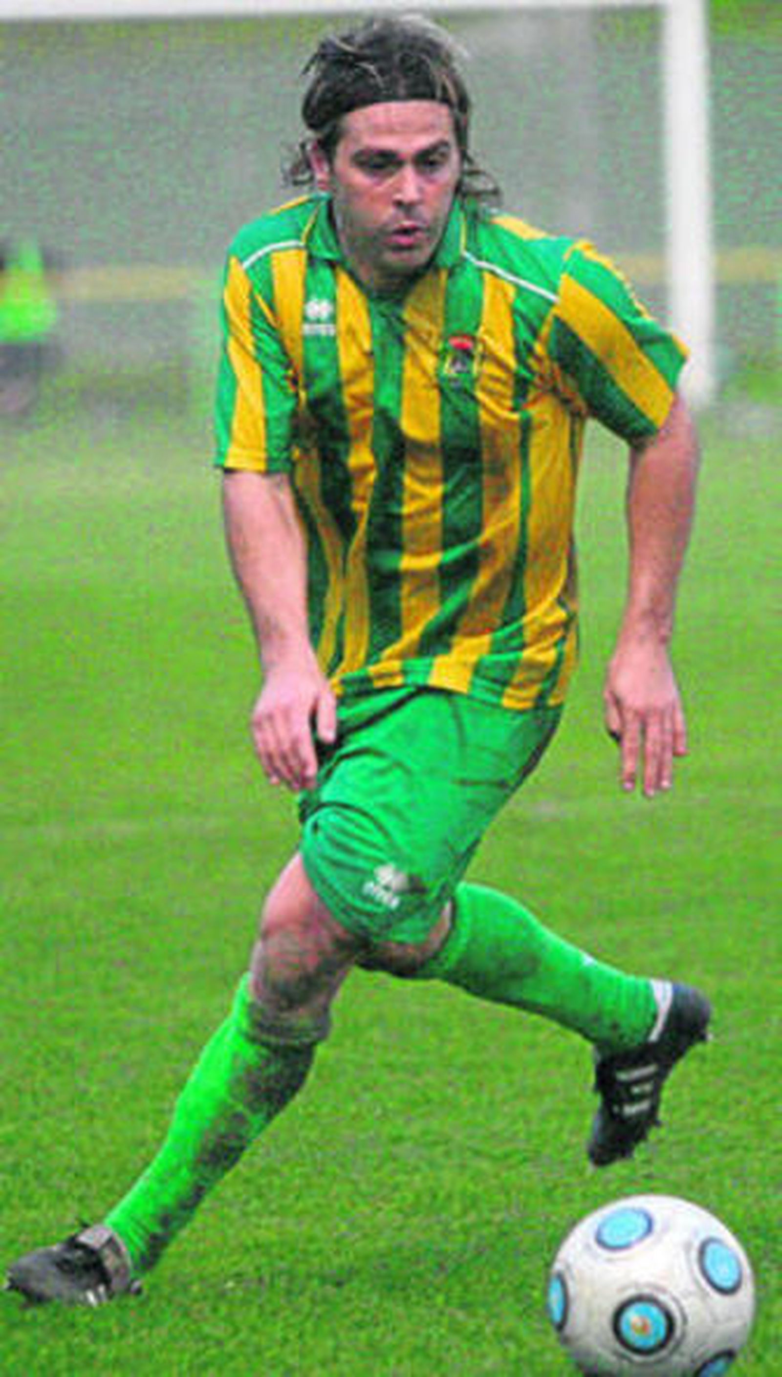 Diego Romero, a punto de golpear un balón.