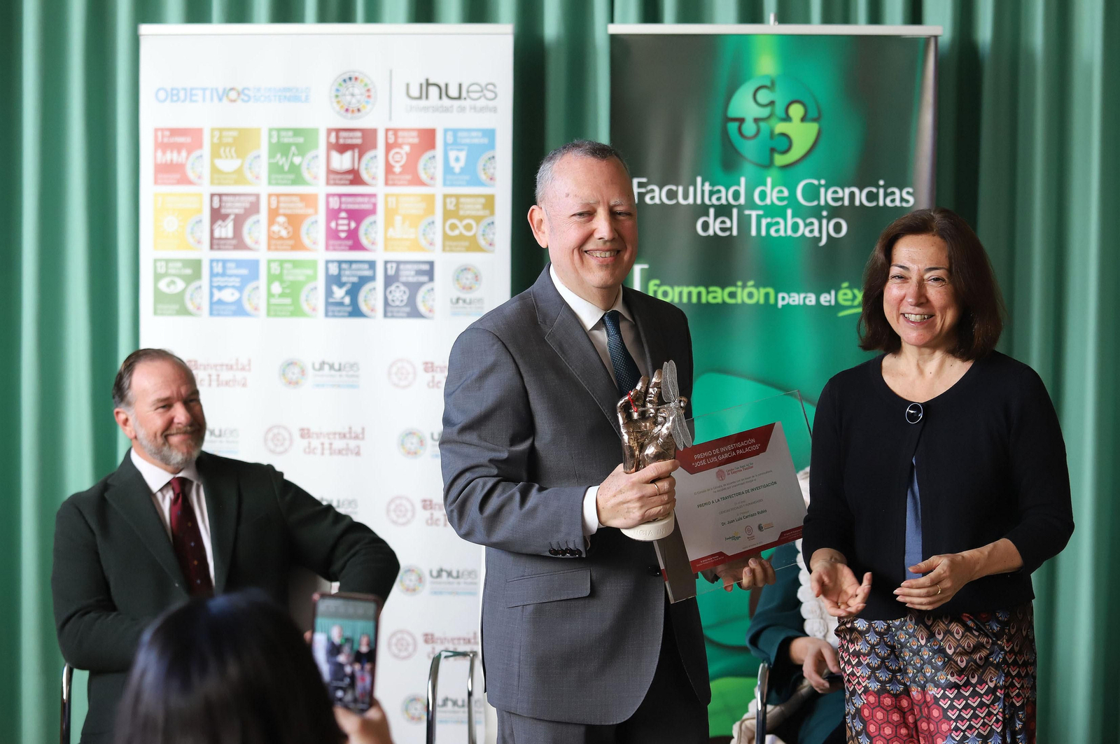 Imágenes de la entrega de los Premios a la Excelencia investigadora "José Luis García Palacios", en la Universidad de Huelva Imágenes de la entrega de los Premios a la Excelencia investigadora "José Luis García Palacios", en la Universidad de Huelva