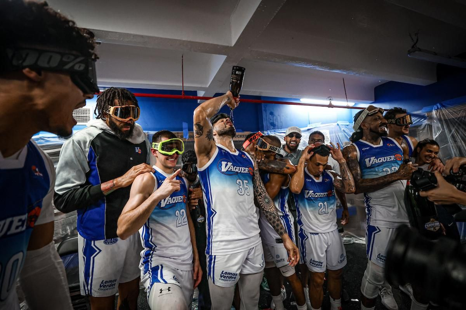 Título y despedida: Así festejó Chris Duarte la corona en Puerto Rico