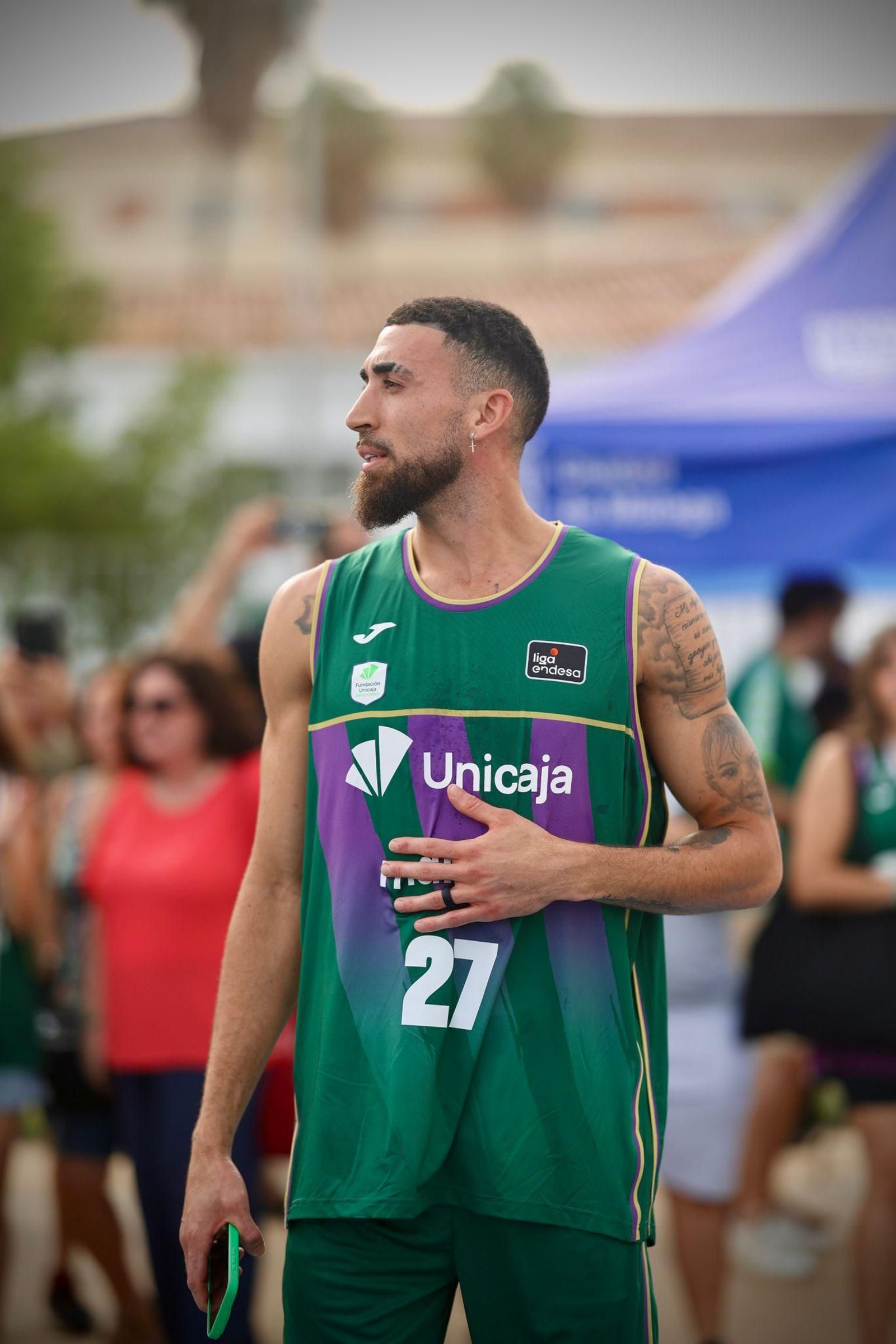 Las fotos de la espectacular presentación de Chris Duarte con el Unicaja en el Parque del Oeste