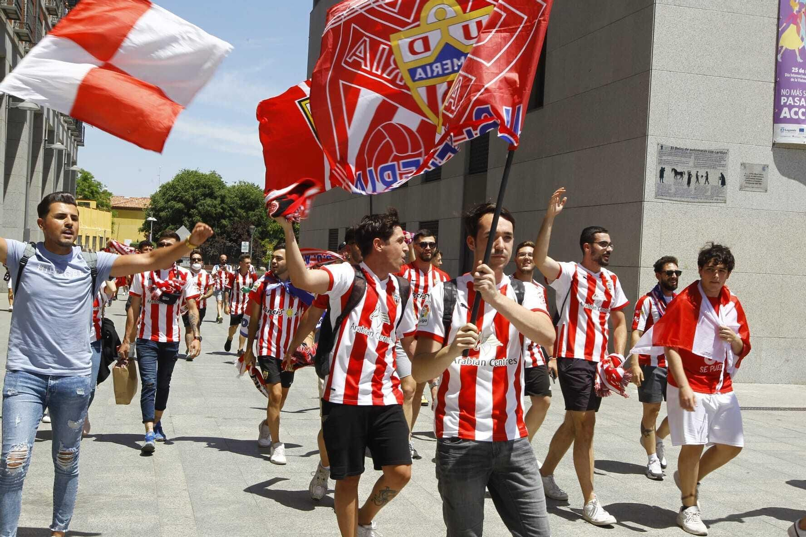 Imágenes de la afición del Almería en Leganés