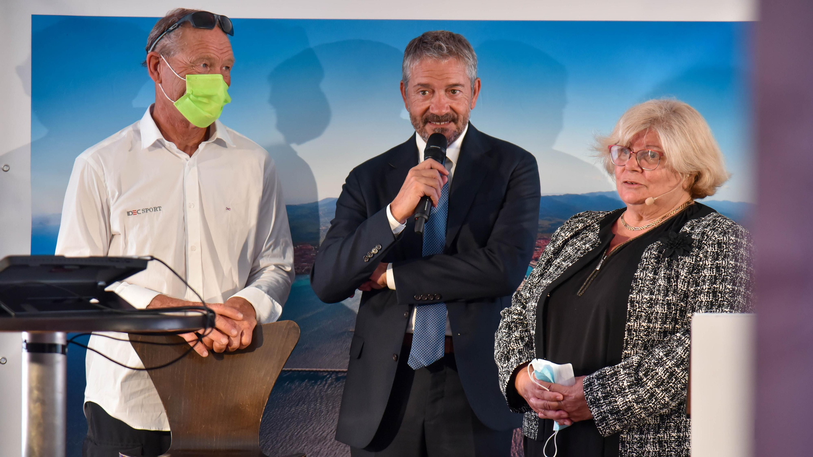 Las fotos del maxitrimaran y la presentación del puerto seco de Antequera