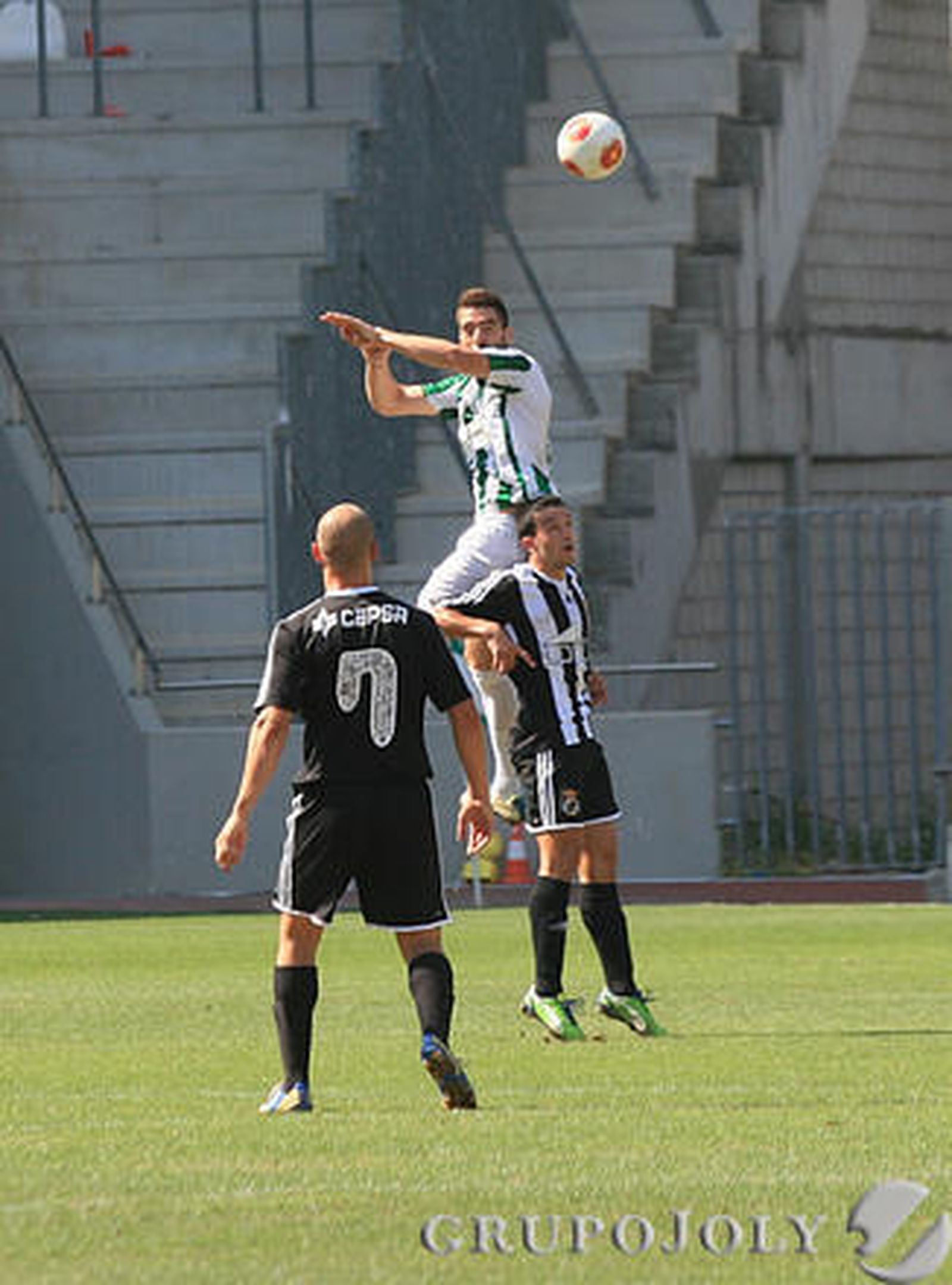Los linenses enlazan en Córdoba su segundo triunfo fuera de casa (1-2)

Foto: Oscar Barrionuevo