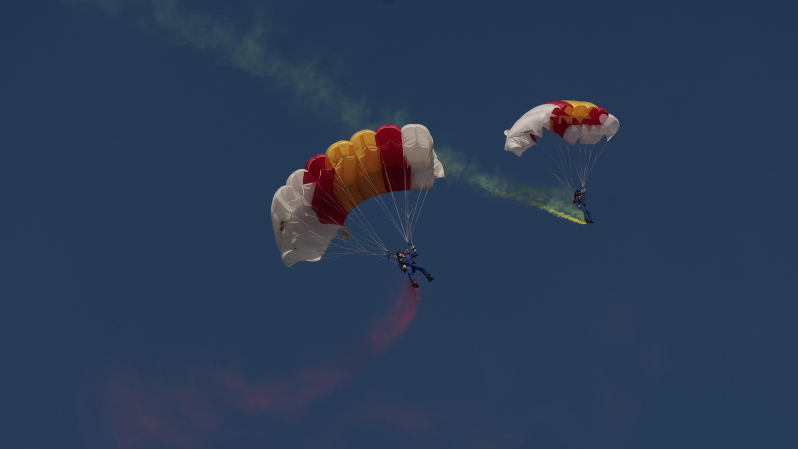 Imágenes de la exhibición aérea en Tablada con motivo de su centenario
