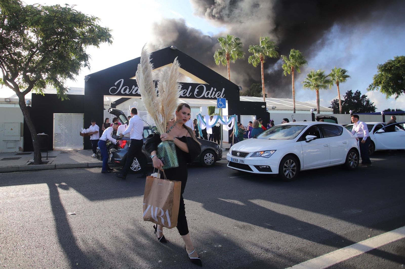 Imágenes del incendio en las instalaciones de Hierros España