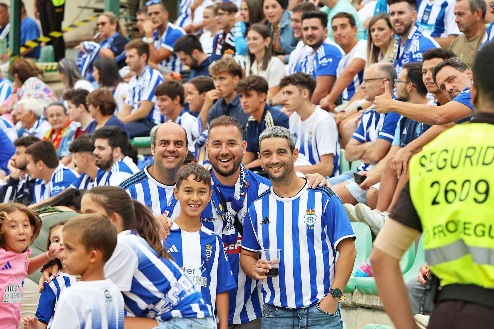 Búscate en las gradas del Betis Deportivo-Recreativo de Huelva