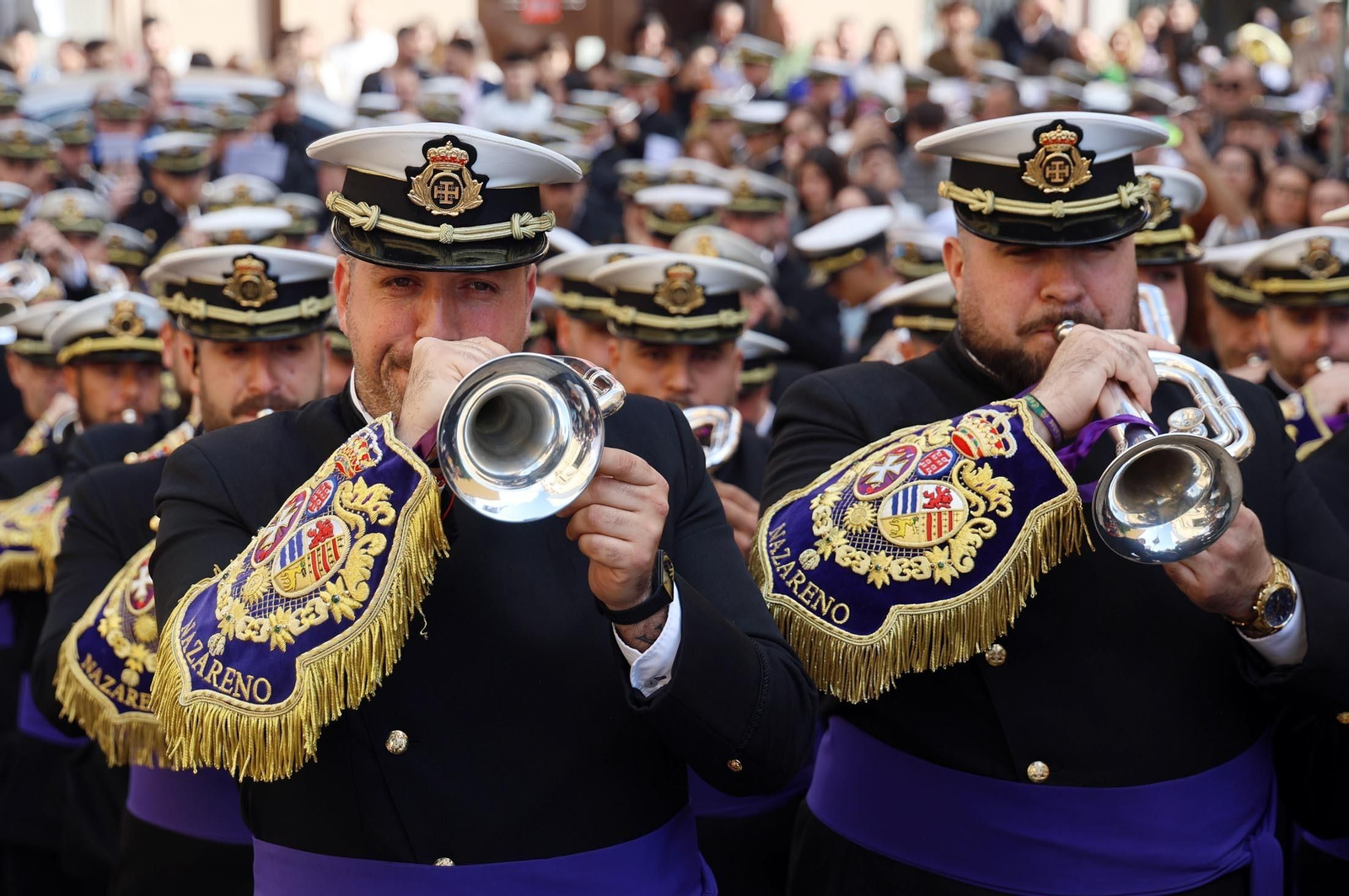 Las mejores imágenes del Lunes Santo en Huelva: Hermandad de las Tres Caídas