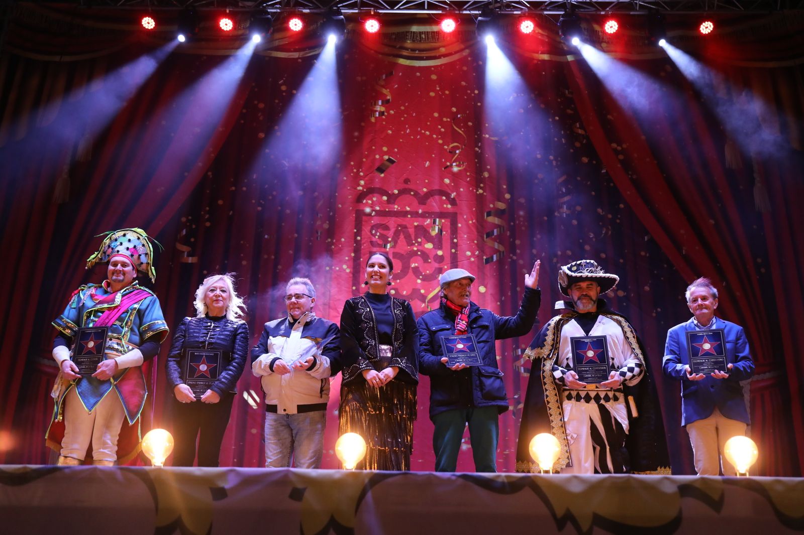 Entrega de los Pierrots y Homenajes al Comparsista, al Corista y al Chirigotero en San Fernando