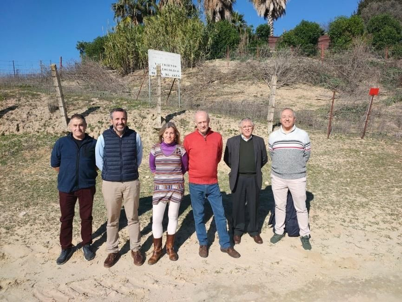 Eva Aladro Vico, junto con miembros de la Plataforma por Asta Regia. Eva Aladro Vico, junto con miembros de la Plataforma por Asta Regia.
